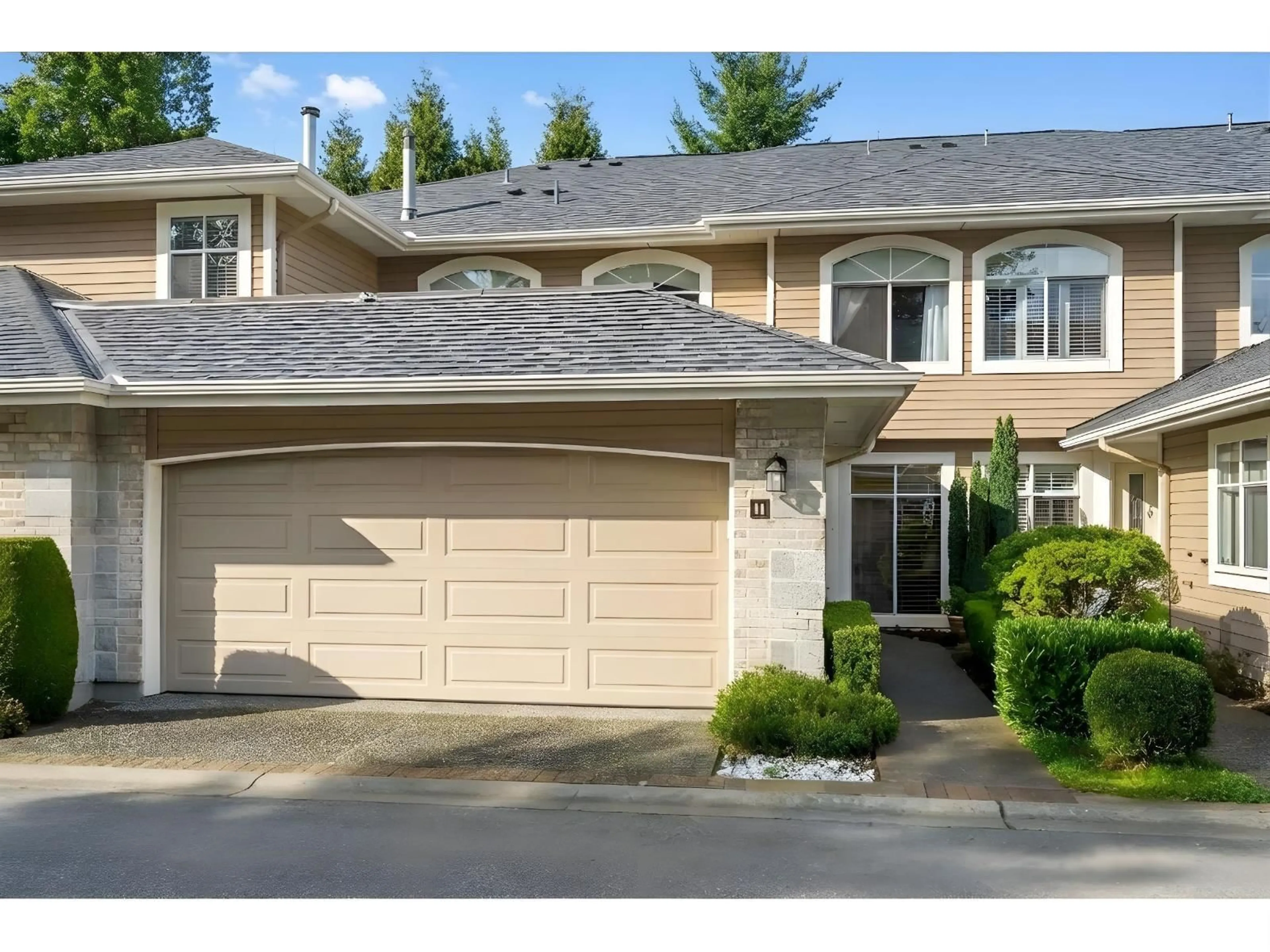 Indoor garage for 48 - 2500 152 STREET, Surrey British Columbia V4P1M8