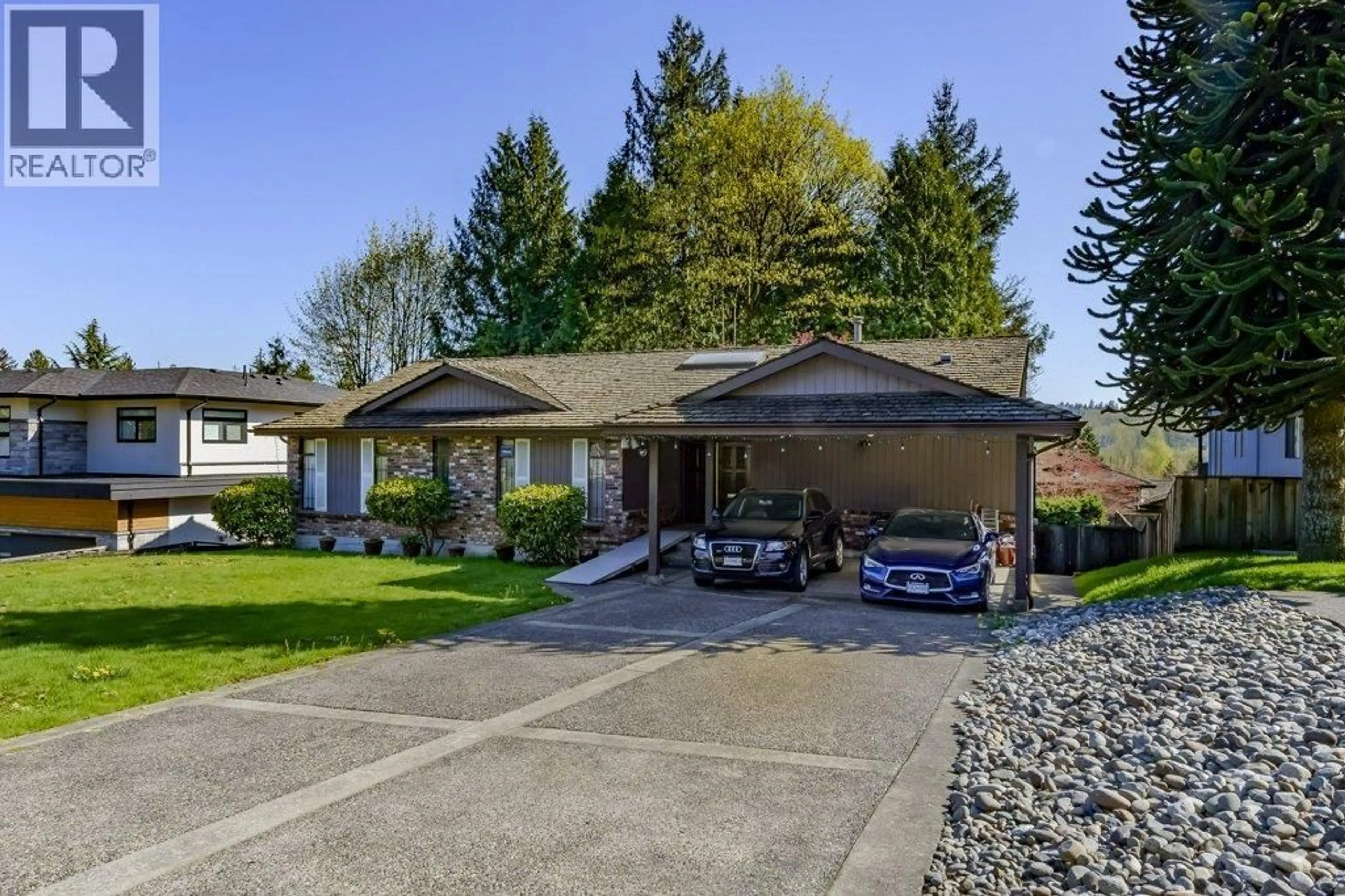 A pic from outside/outdoor area/front of a property/back of a property/a pic from drone, street for 8194 WOODLAKE COURT, Burnaby British Columbia V5A3P4