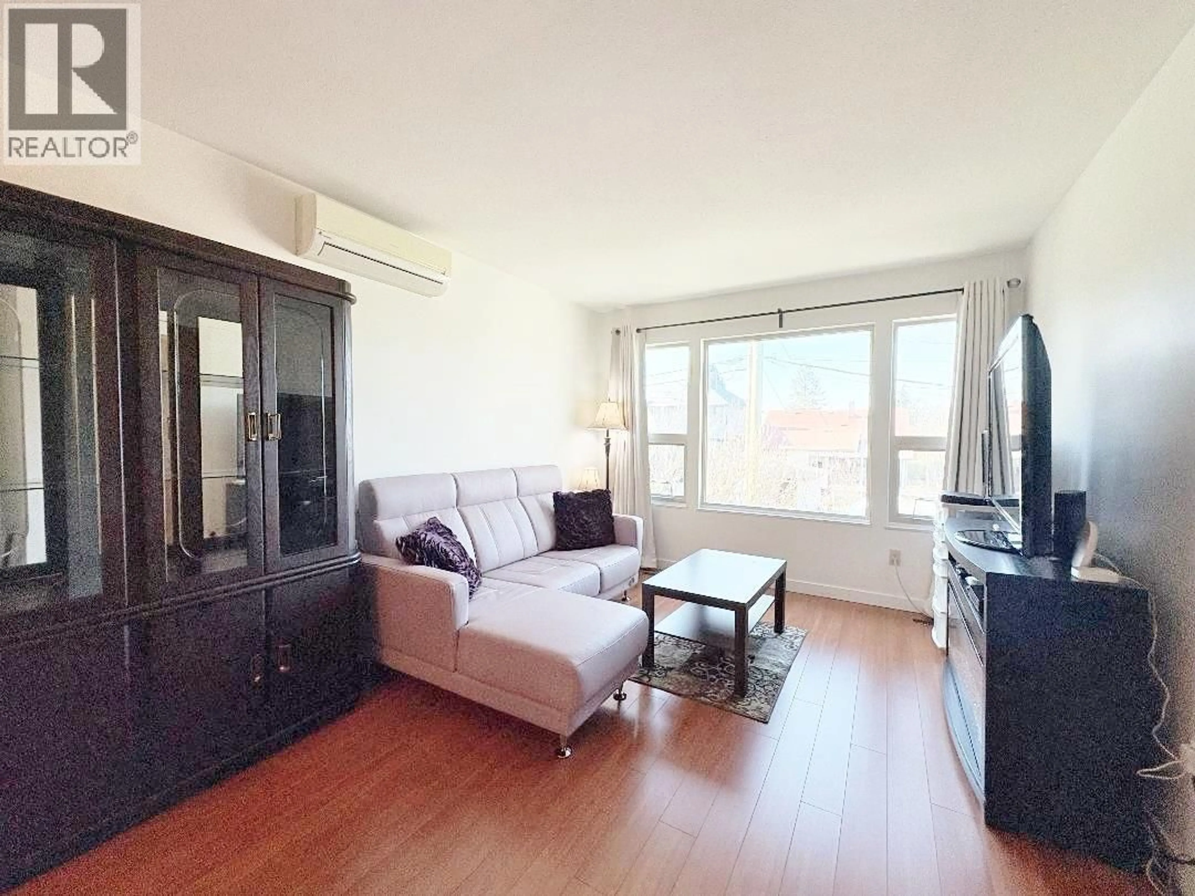 Living room with furniture, wood/laminate floor for 2038 NAPIER STREET, Vancouver British Columbia V5L5B7