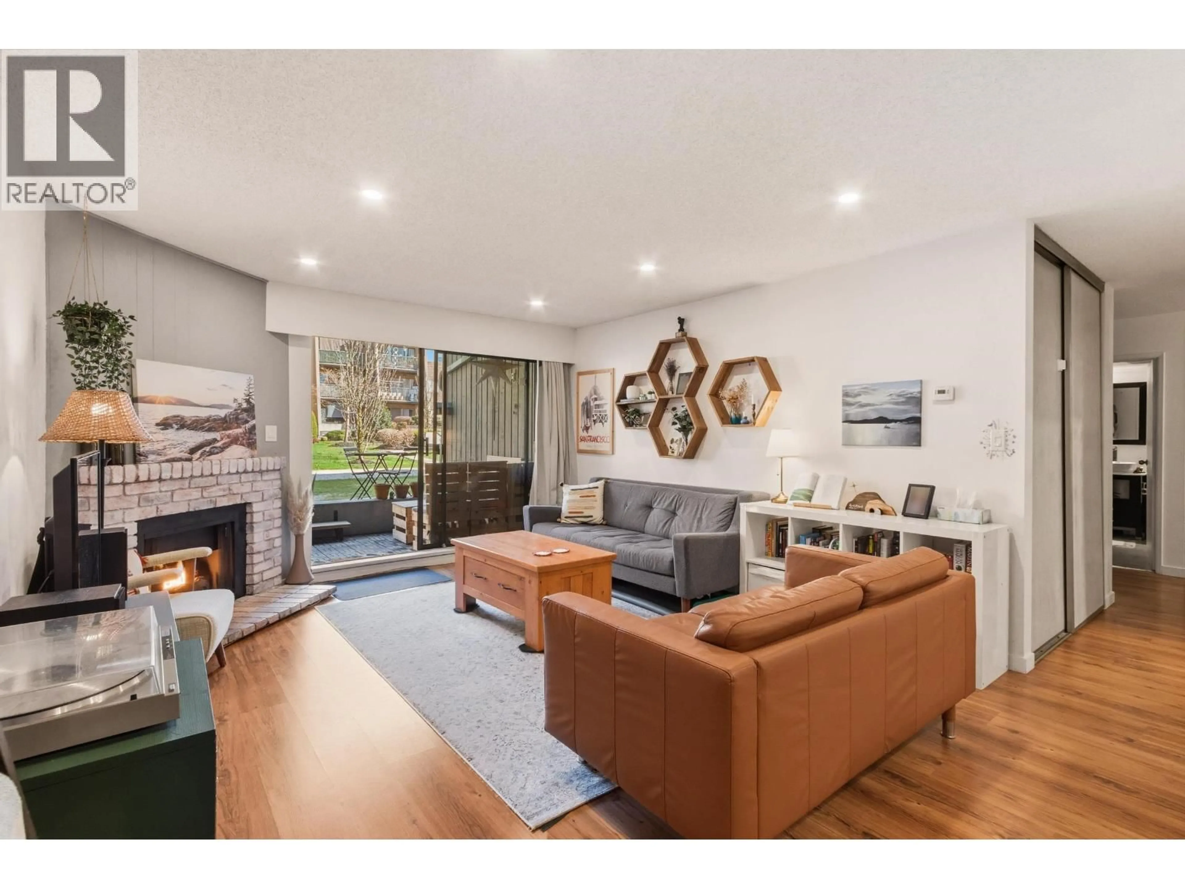 Living room with furniture, unknown for 104 - 9101 HORNE STREET, Burnaby British Columbia V3N4M3