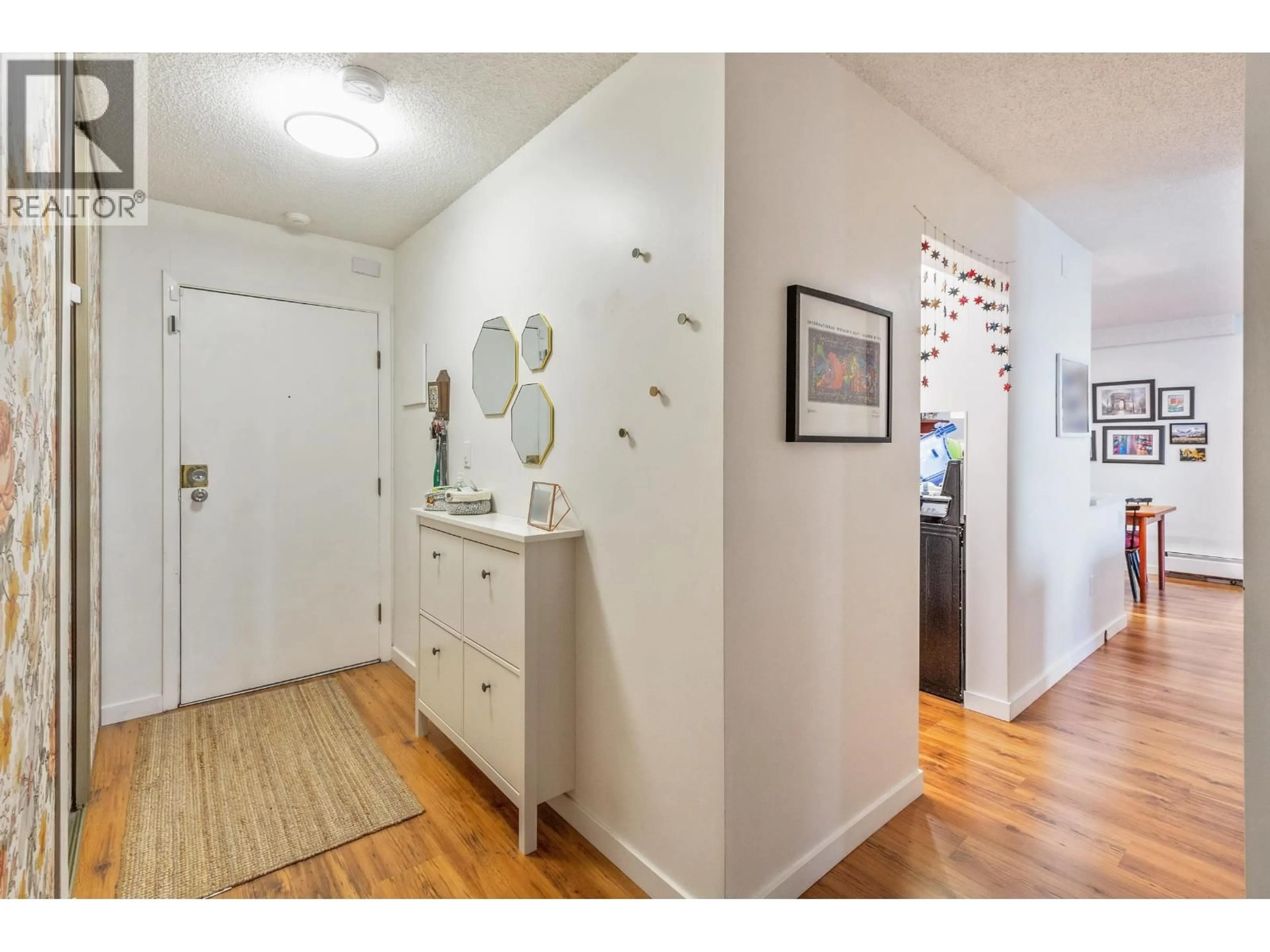 Indoor entryway for 104 - 9101 HORNE STREET, Burnaby British Columbia V3N4M3