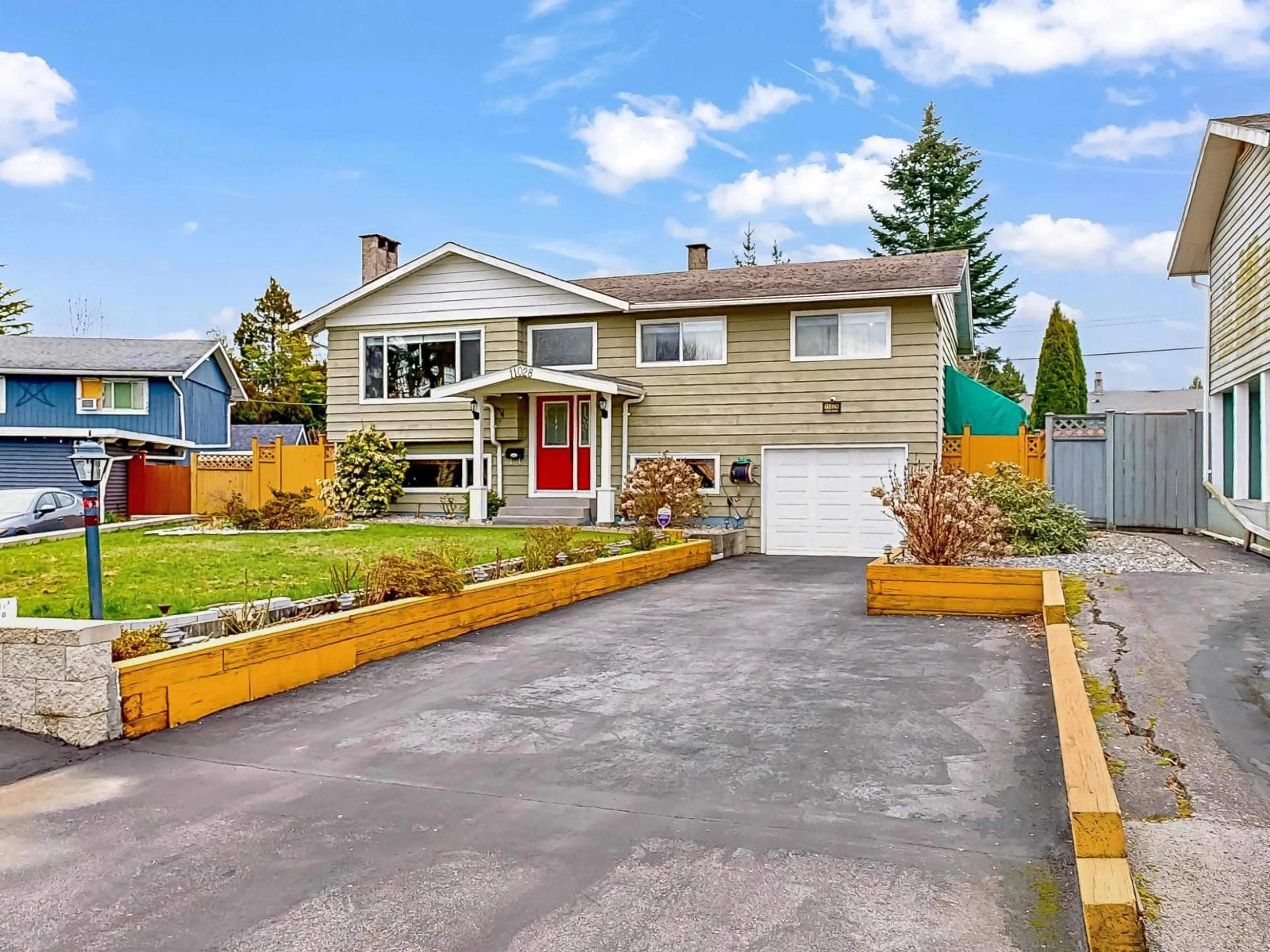 Home with vinyl exterior material, street for 11028 SWAN CRESCENT, Surrey British Columbia V3R5B6