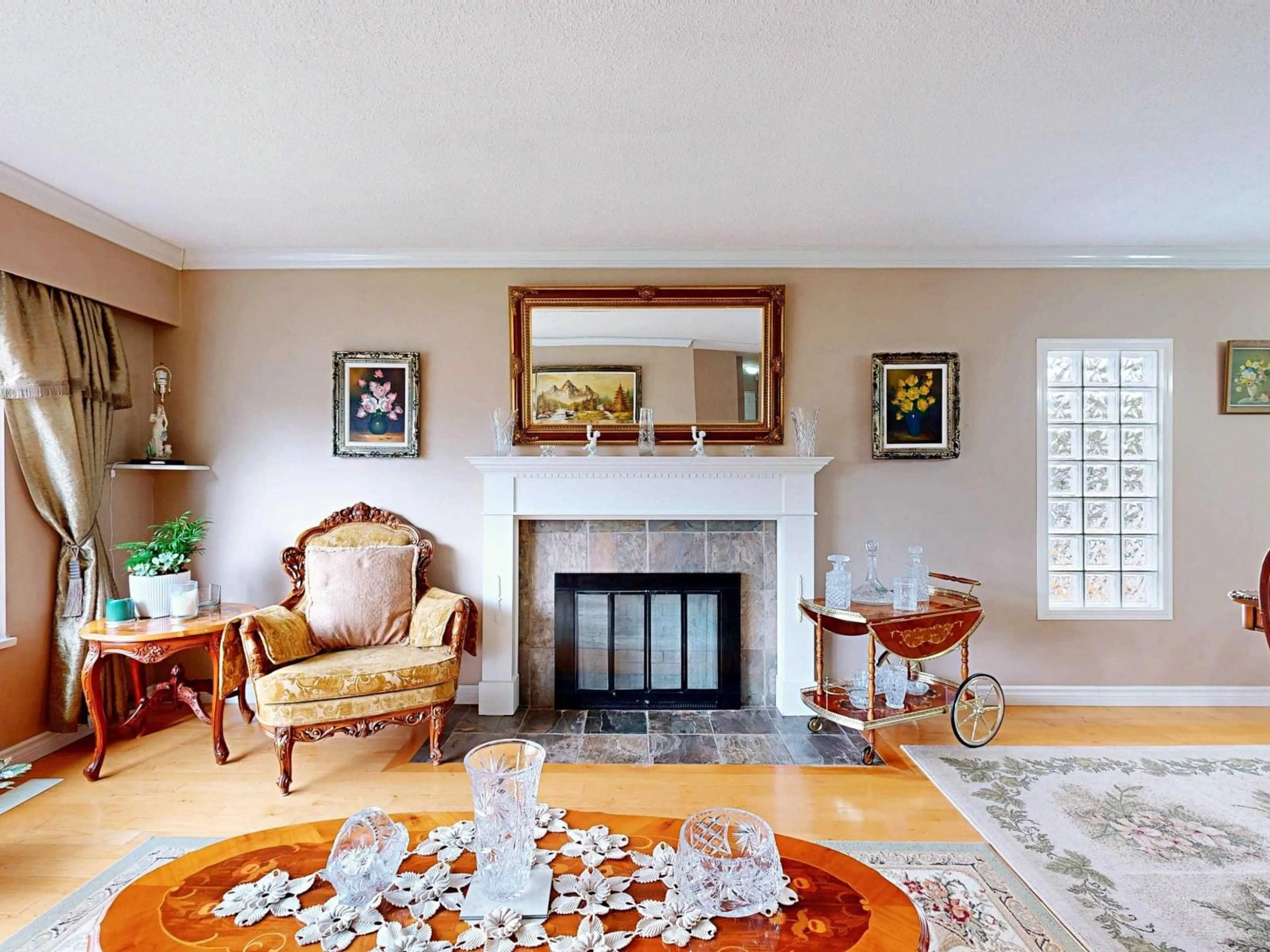 Living room with furniture, unknown for 11028 SWAN CRESCENT, Surrey British Columbia V3R5B6