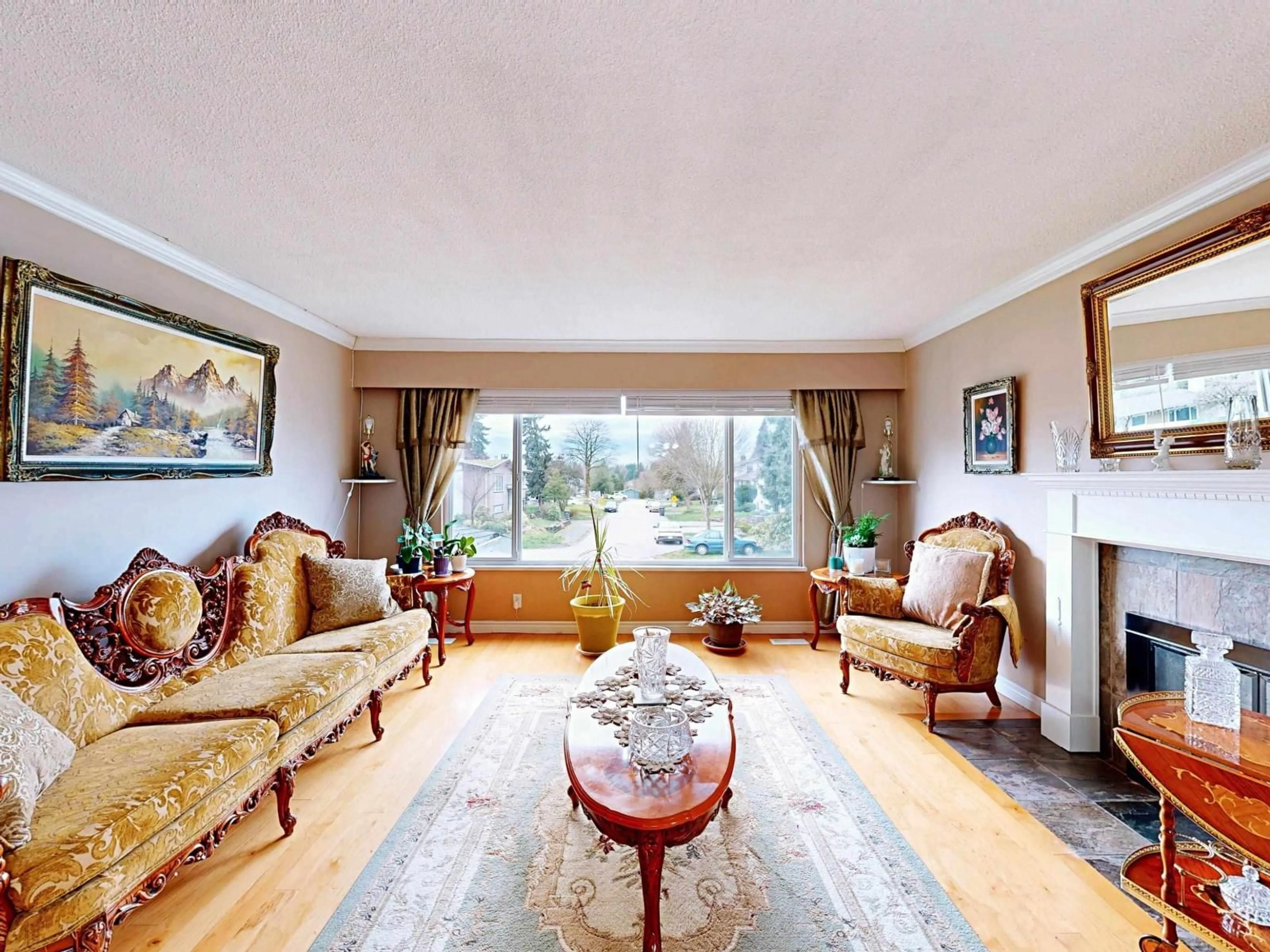 Living room with furniture, unknown for 11028 SWAN CRESCENT, Surrey British Columbia V3R5B6