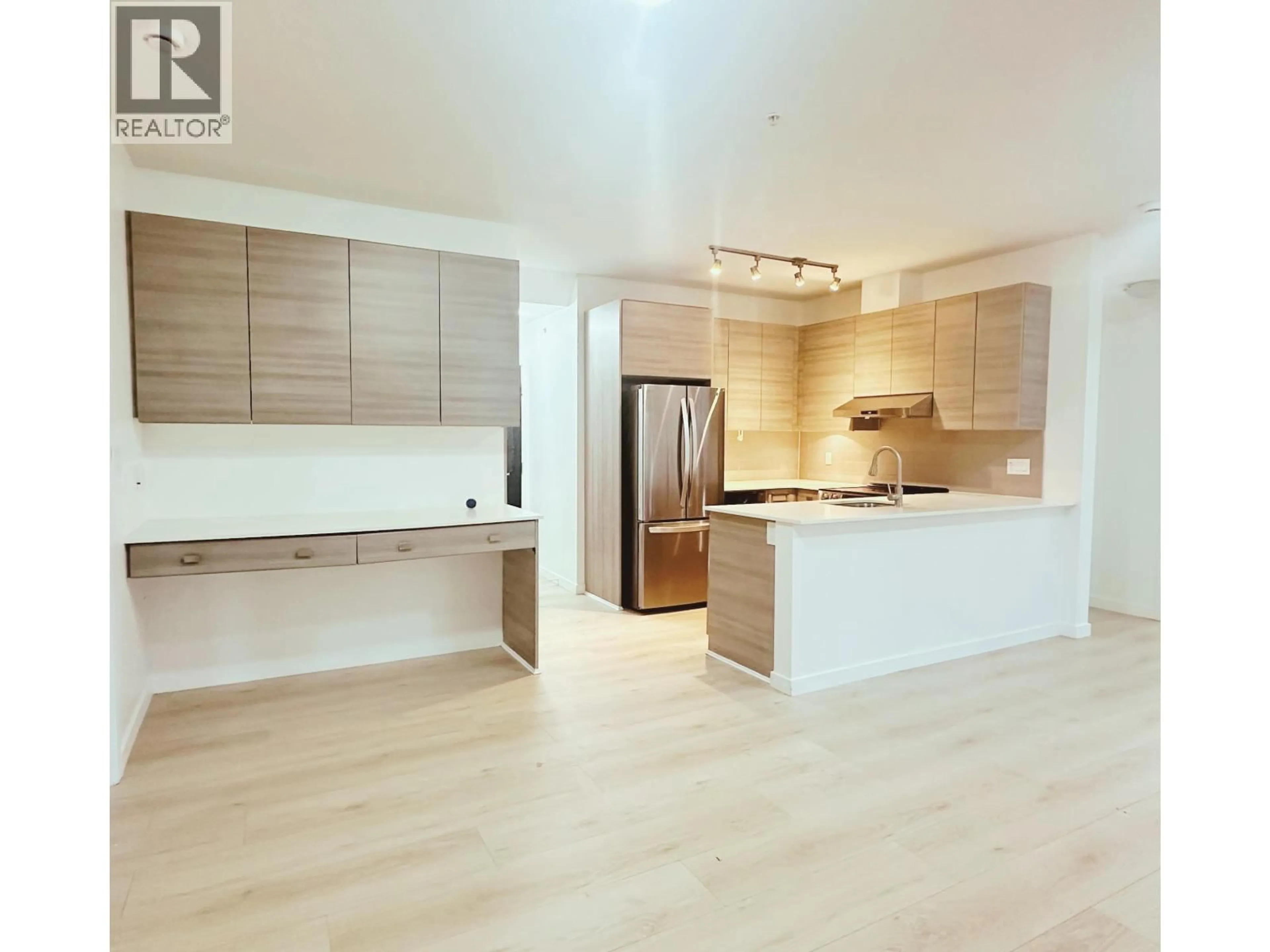 Open concept kitchen, wood/laminate floor for 32 - 6965 HASTINGS STREET, Burnaby British Columbia V5B1S9