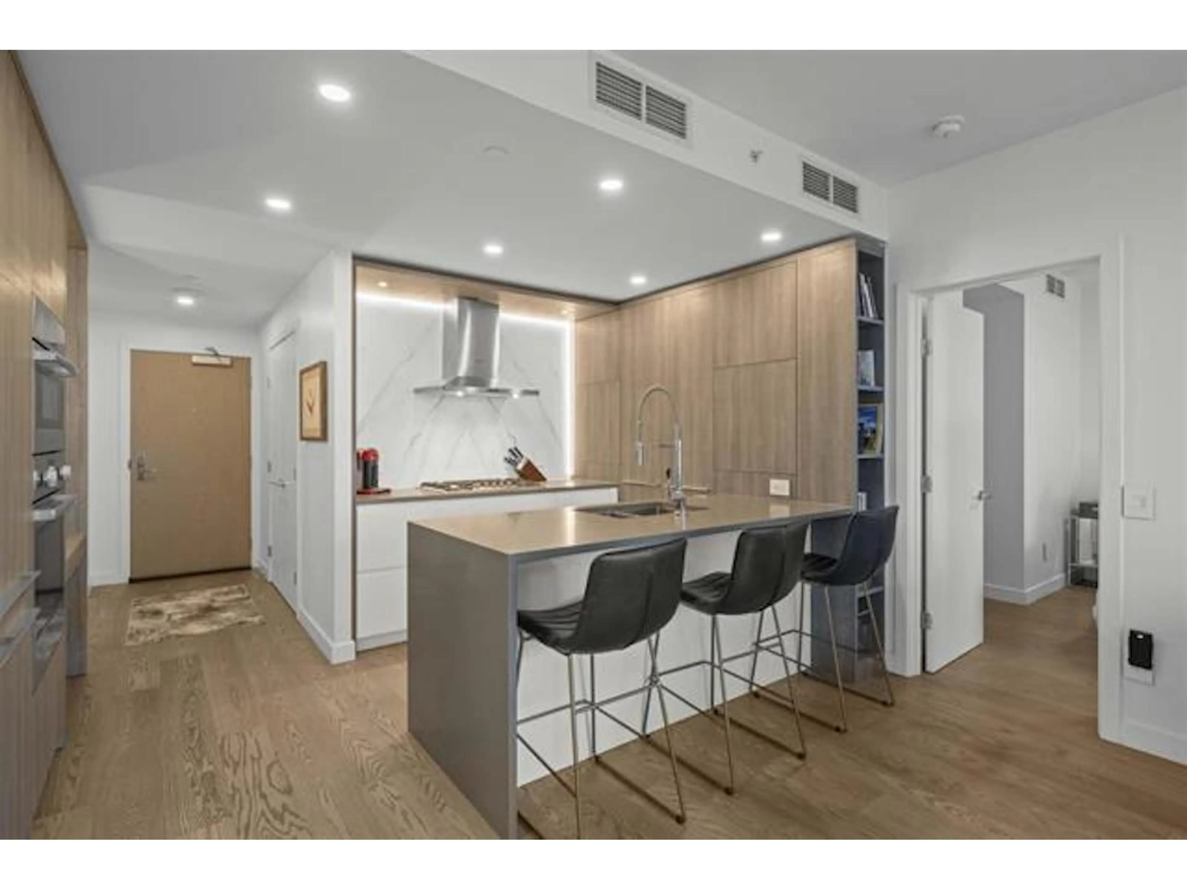 Unknown for 501 - 15165 THRIFT AVENUE, White Rock British Columbia V4B0C1