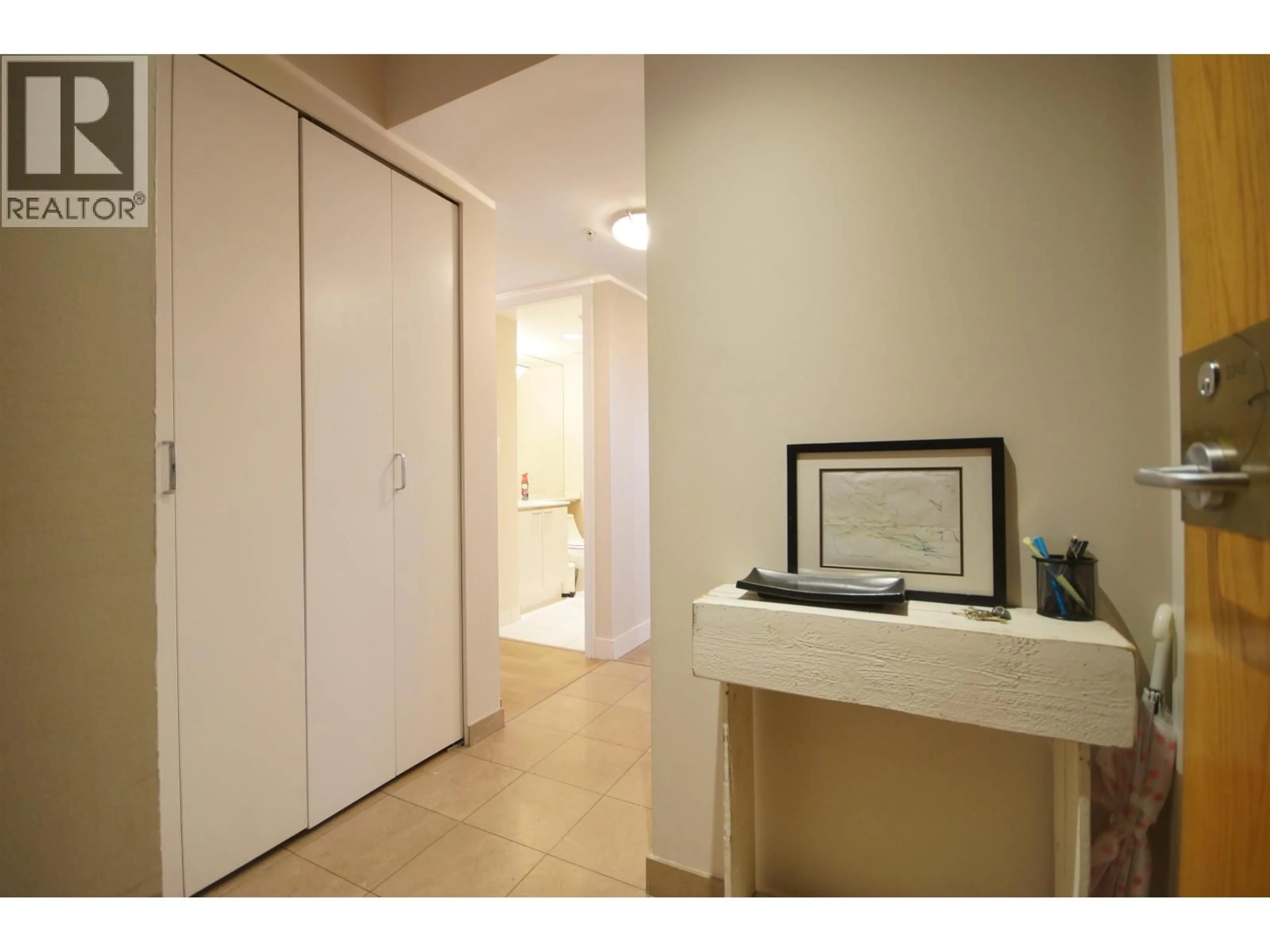 Indoor foyer for 2205 - 1200 ALBERNI STREET, Vancouver British Columbia V6E1A6