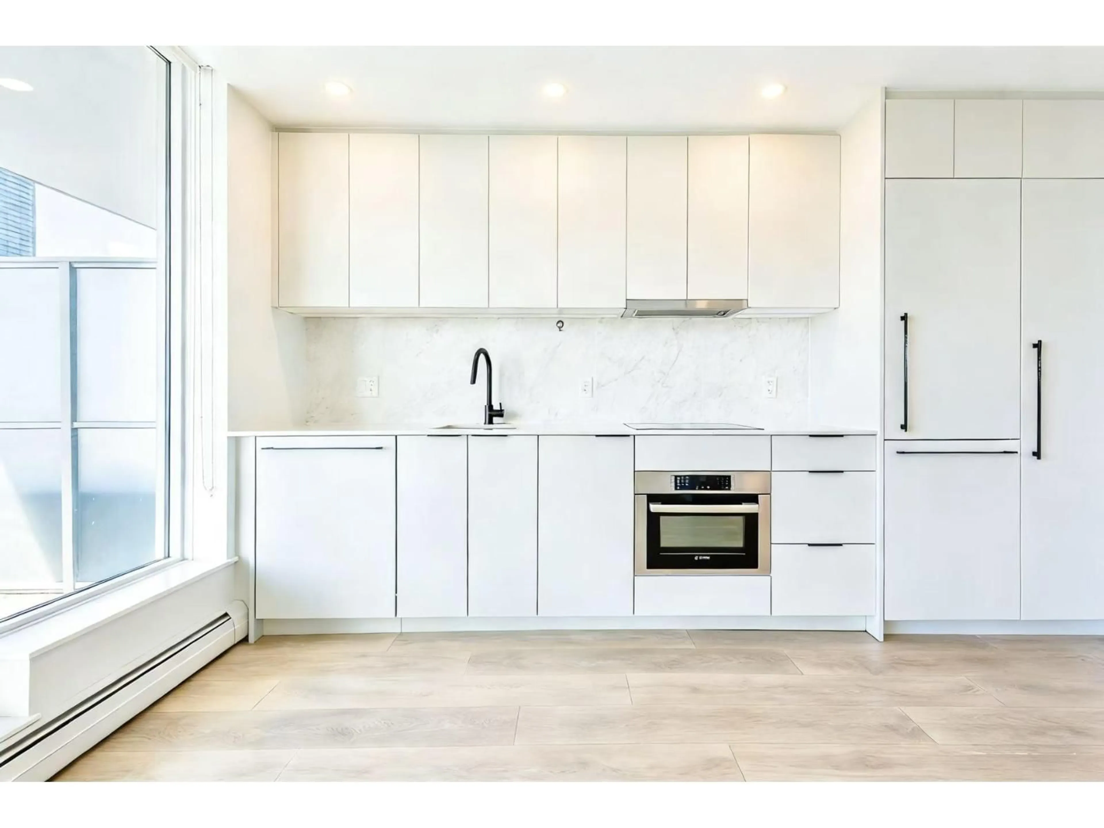 Standard kitchen, wood/laminate floor for 510 - 13685 102 AVENUE, Surrey British Columbia V3T0S2