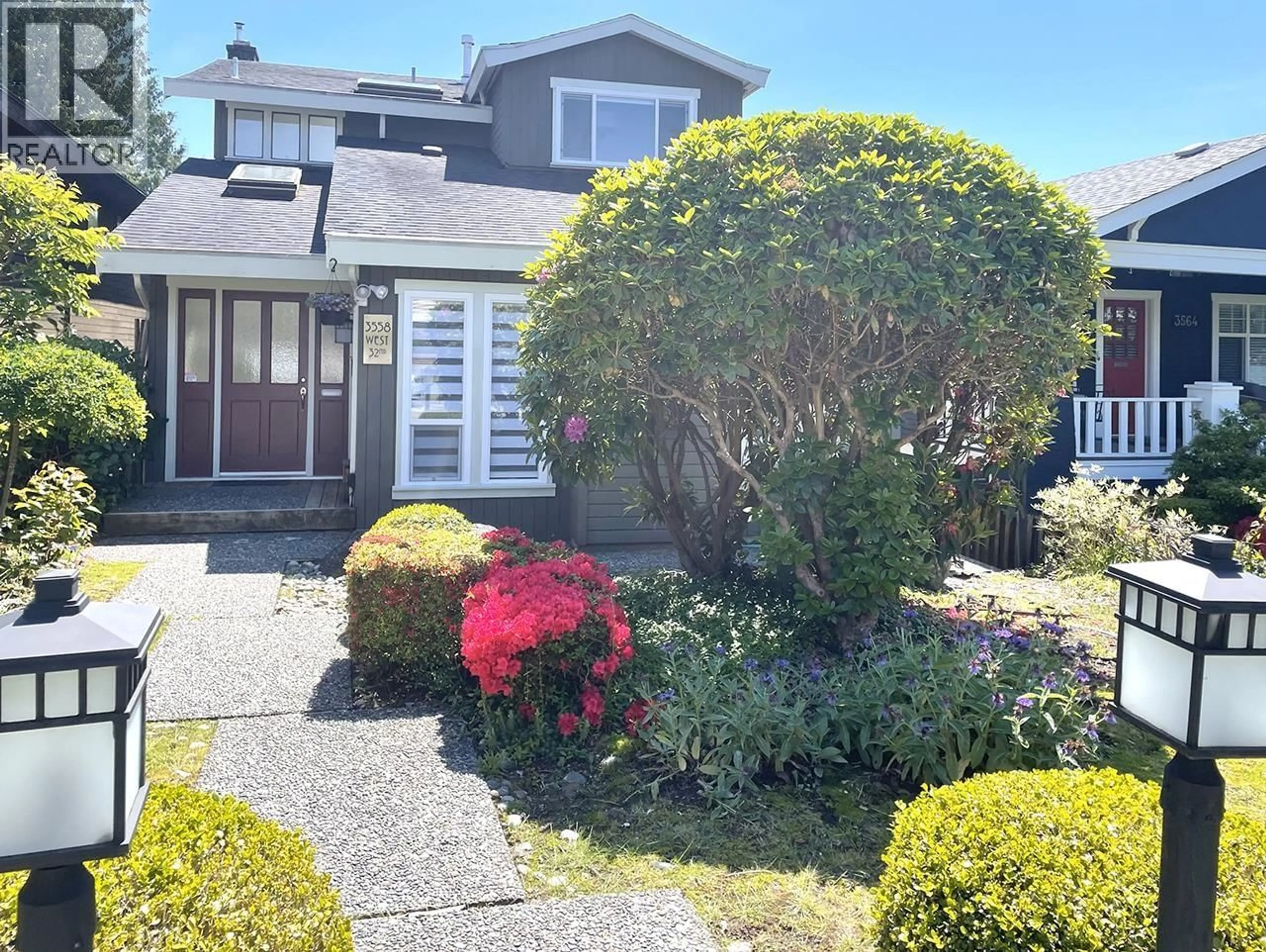 A pic from outside/outdoor area/front of a property/back of a property/a pic from drone, street for 3558 32ND AVENUE, Vancouver British Columbia V6S1Z2