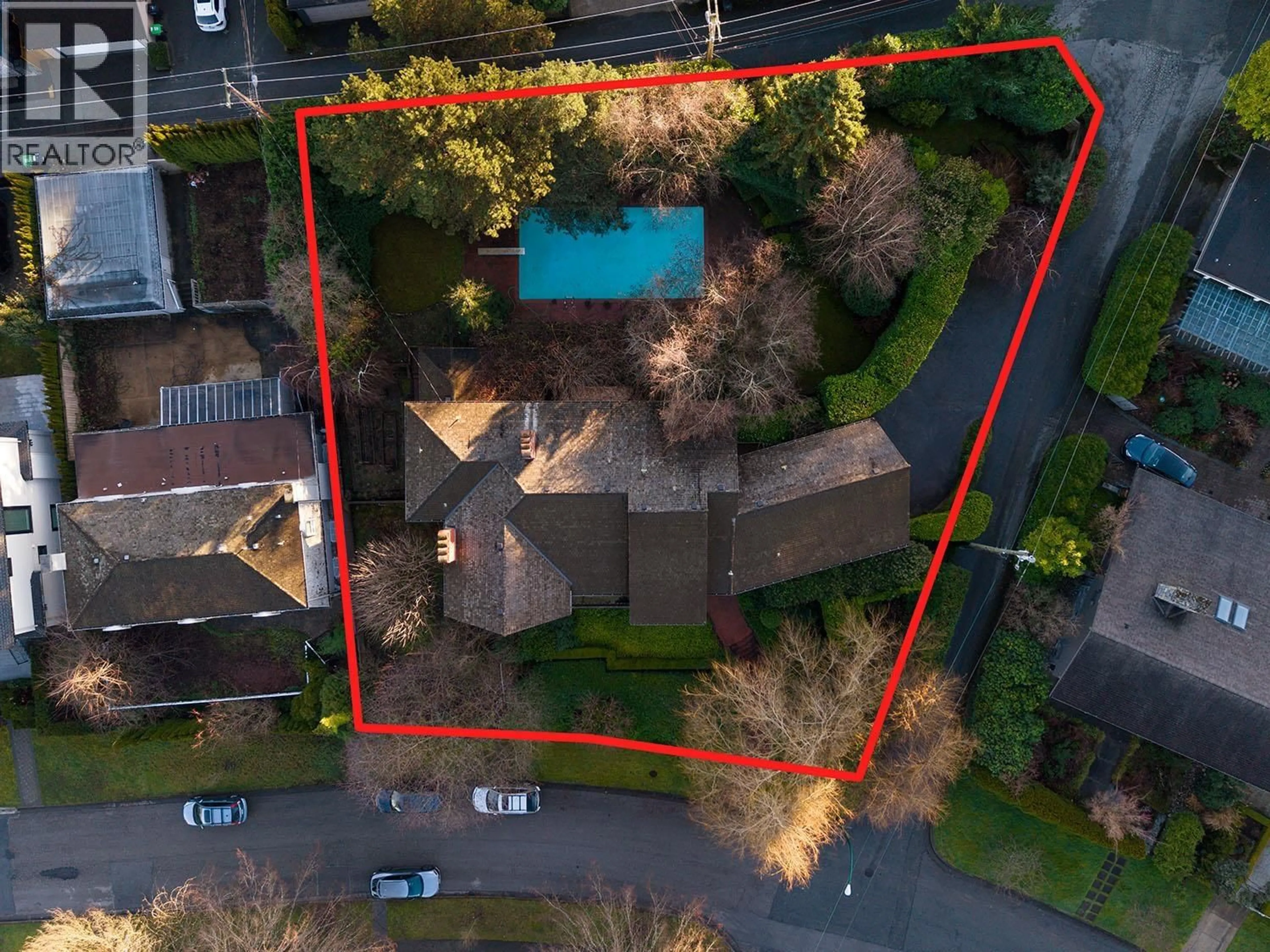 A pic from outside/outdoor area/front of a property/back of a property/a pic from drone, street for 2296 32ND AVENUE, Vancouver British Columbia V6L2B2