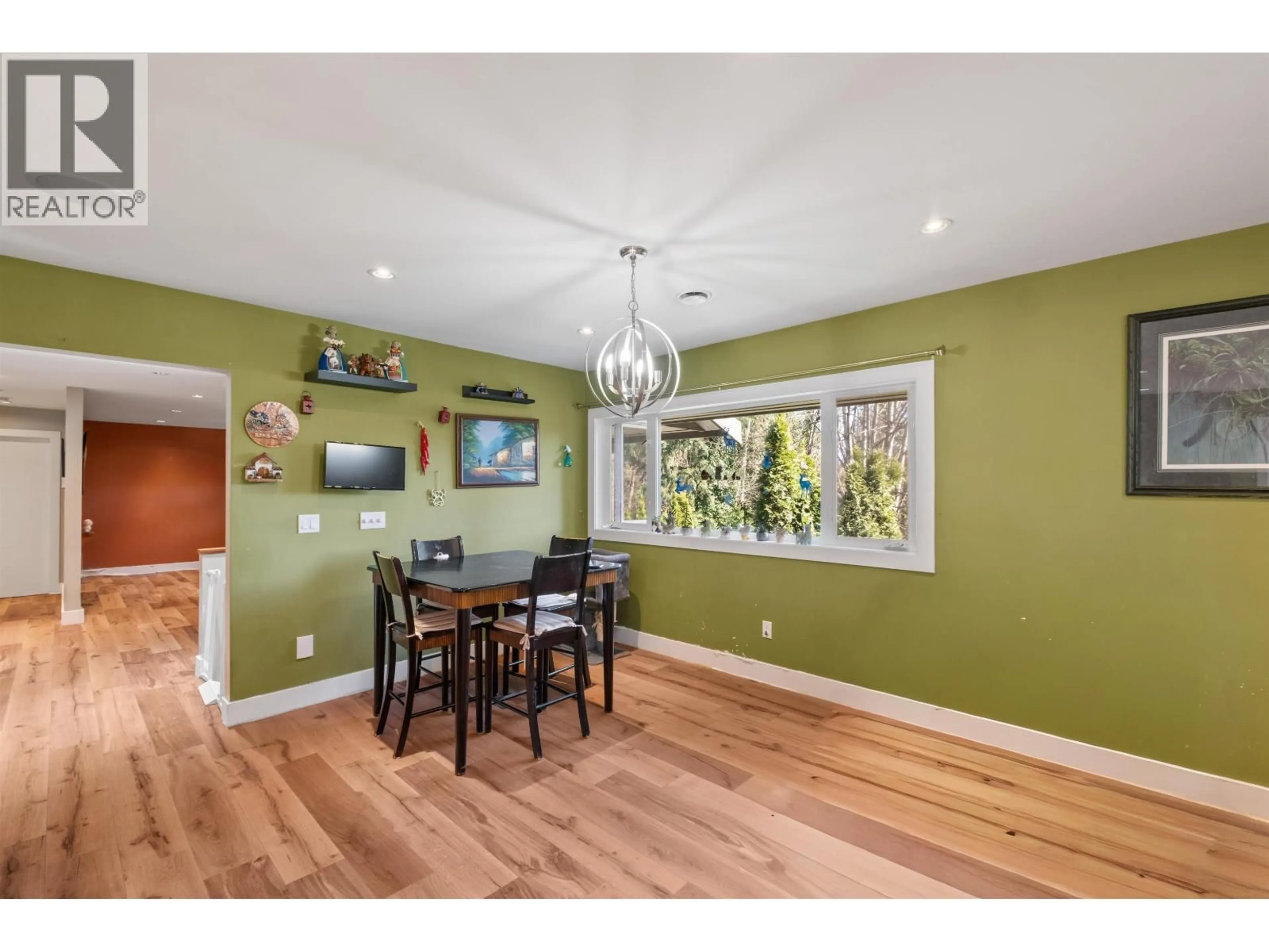 Open concept kitchen, wood/laminate floor for 1329 APPIN ROAD, North Vancouver British Columbia V7J2T4