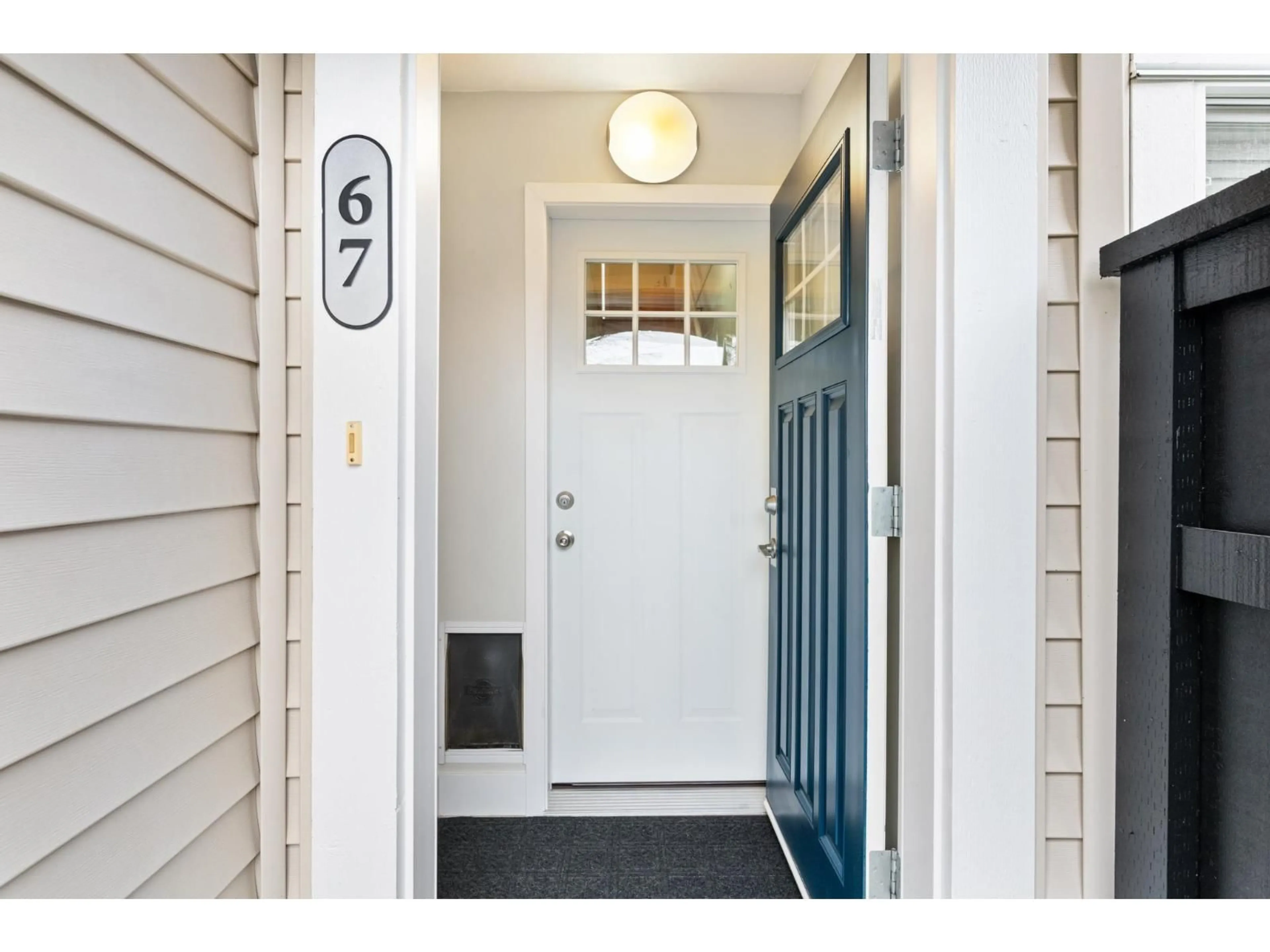 Indoor entryway for 67 - 2450 161A STREET, Surrey British Columbia V3S8K4