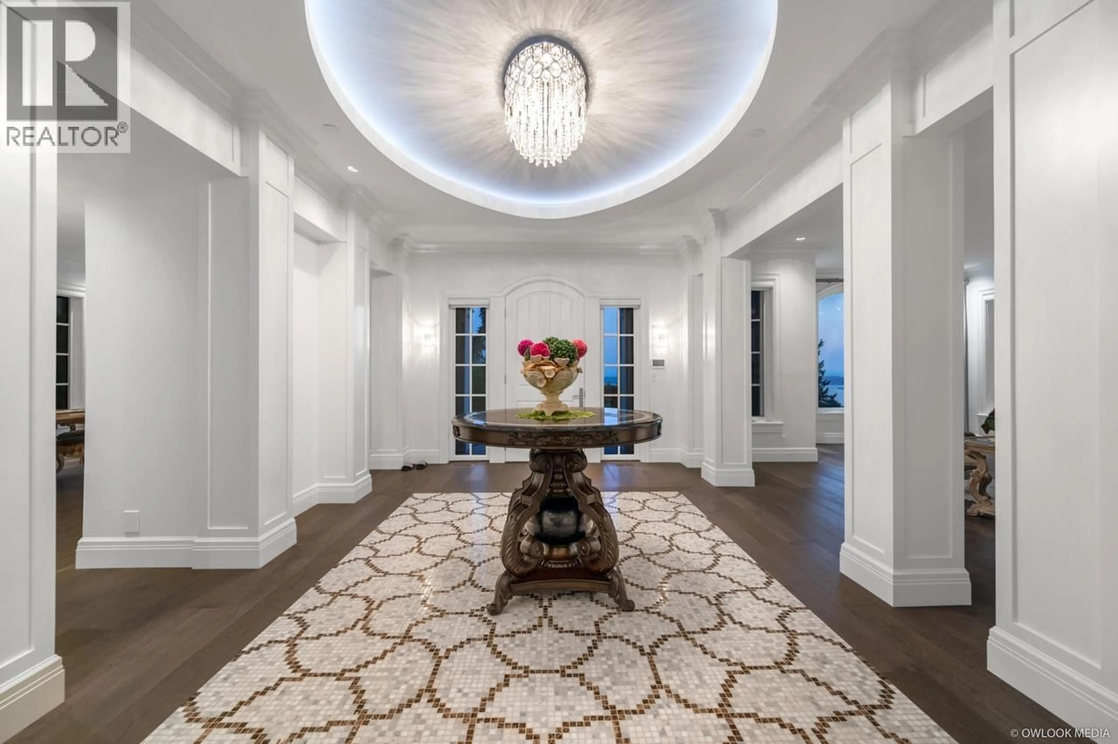 Indoor foyer for 1485 CAMELOT ROAD, West Vancouver British Columbia V7S2L9