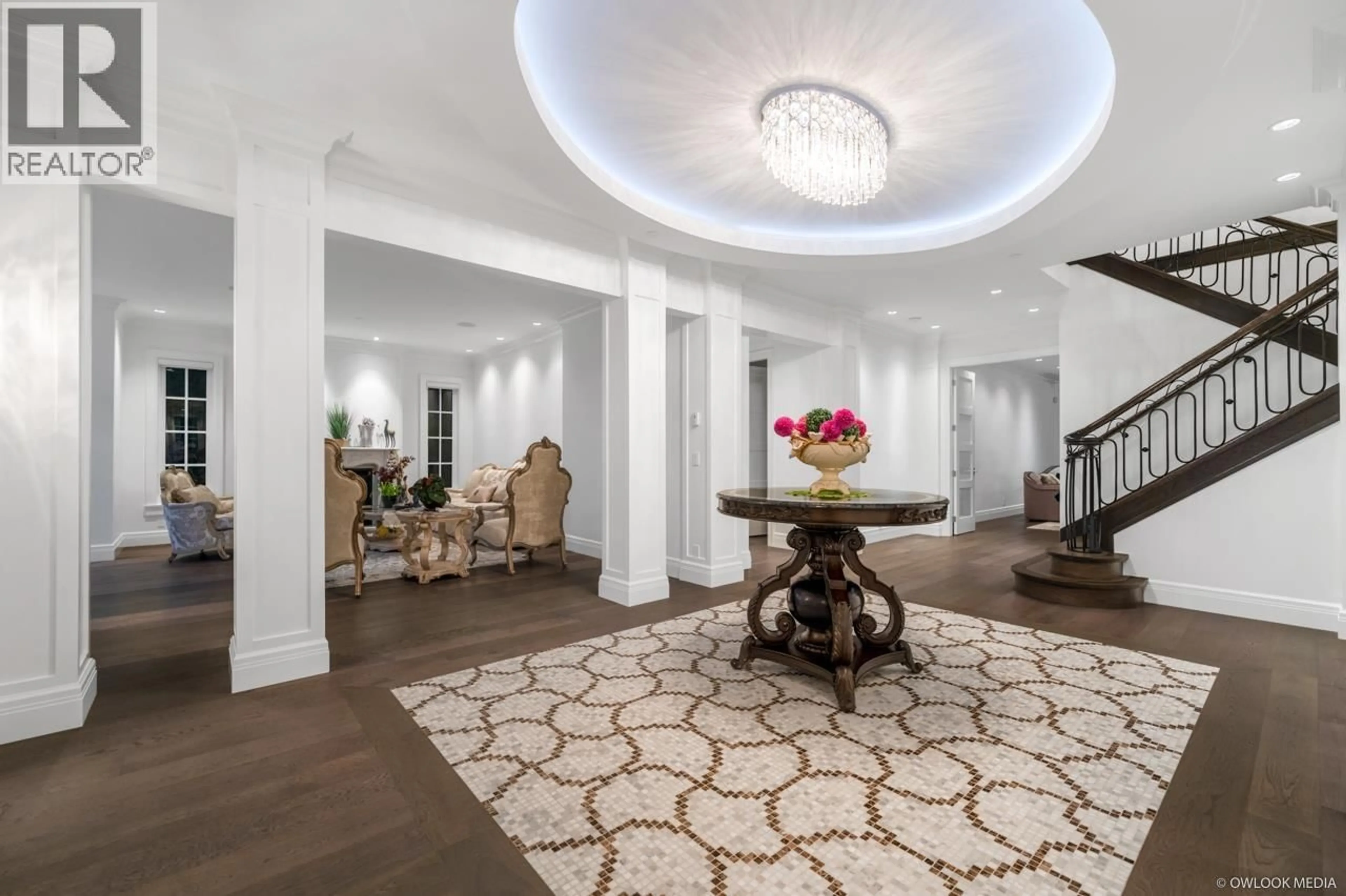 Indoor foyer for 1485 CAMELOT ROAD, West Vancouver British Columbia V7S2L9