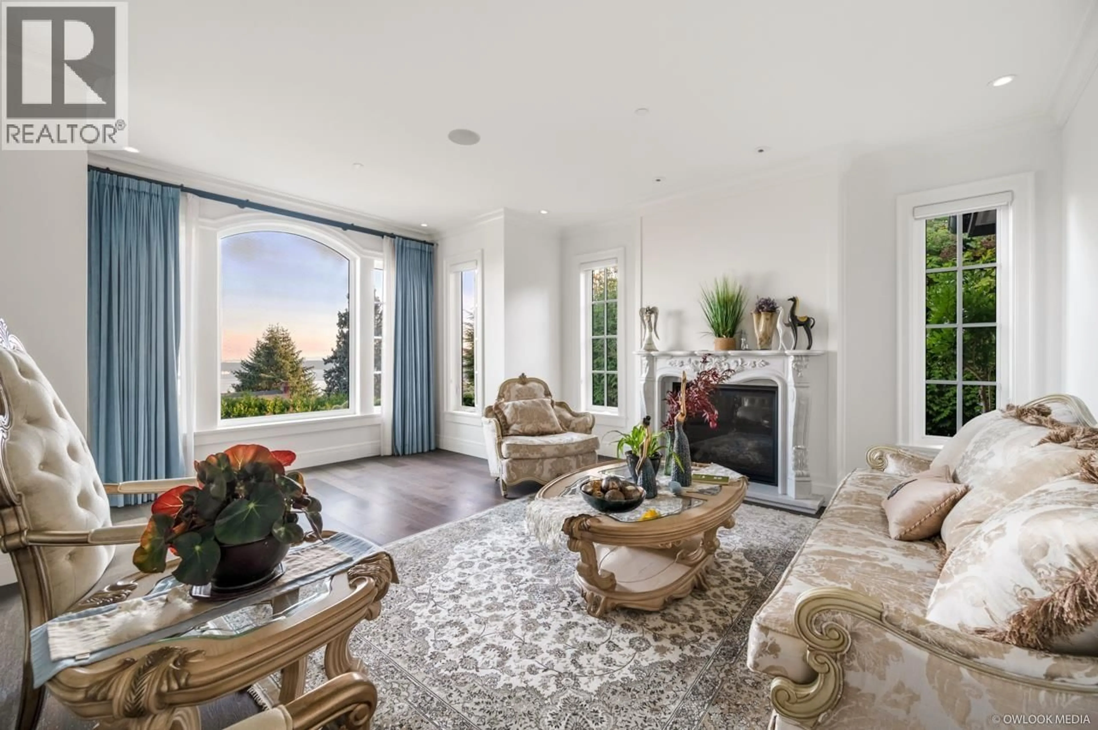 Living room with furniture, unknown for 1485 CAMELOT ROAD, West Vancouver British Columbia V7S2L9