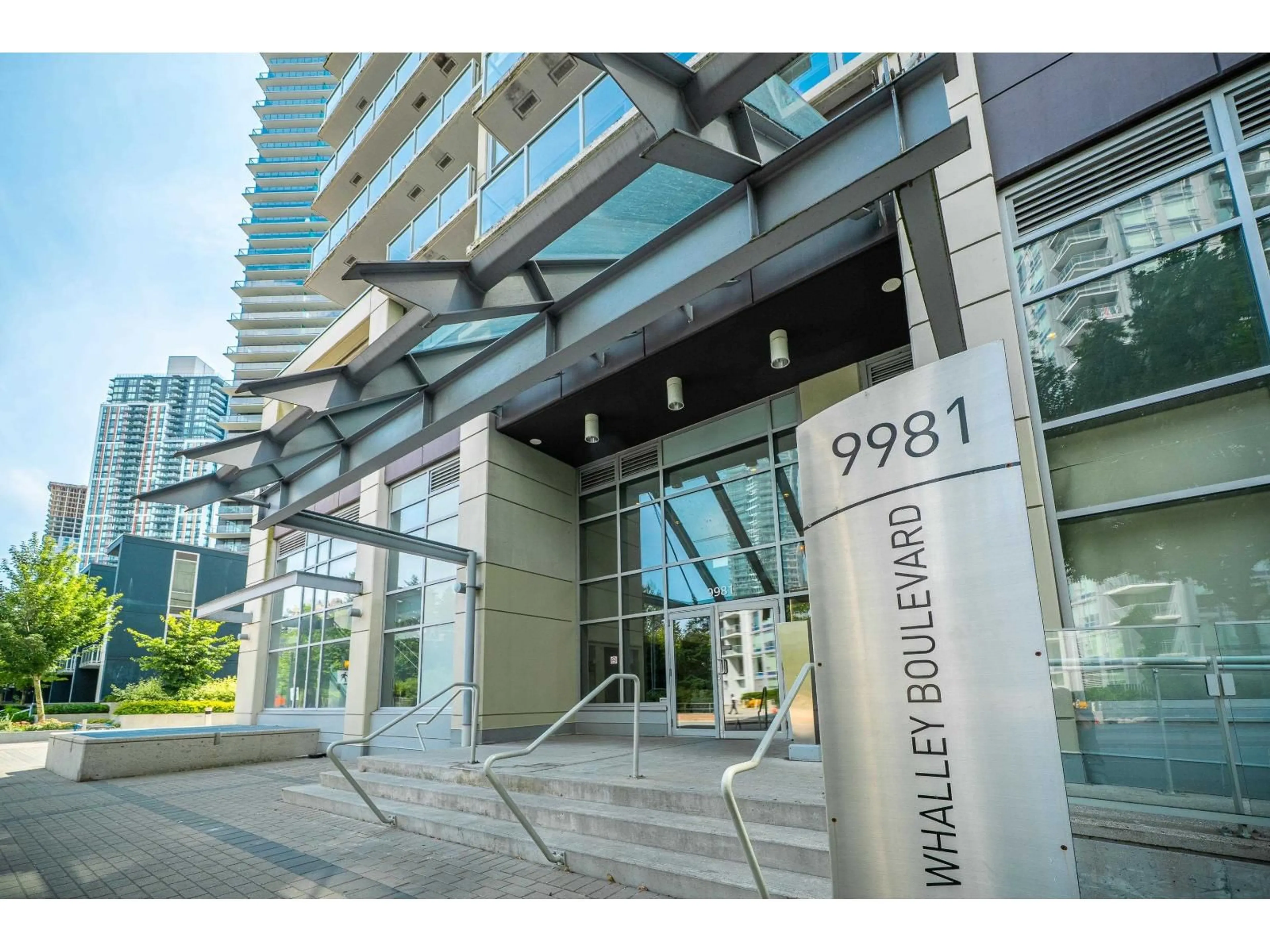 Indoor foyer for 3607 - 9981 WHALLEY BOULEVARD, Surrey British Columbia V3T0G6