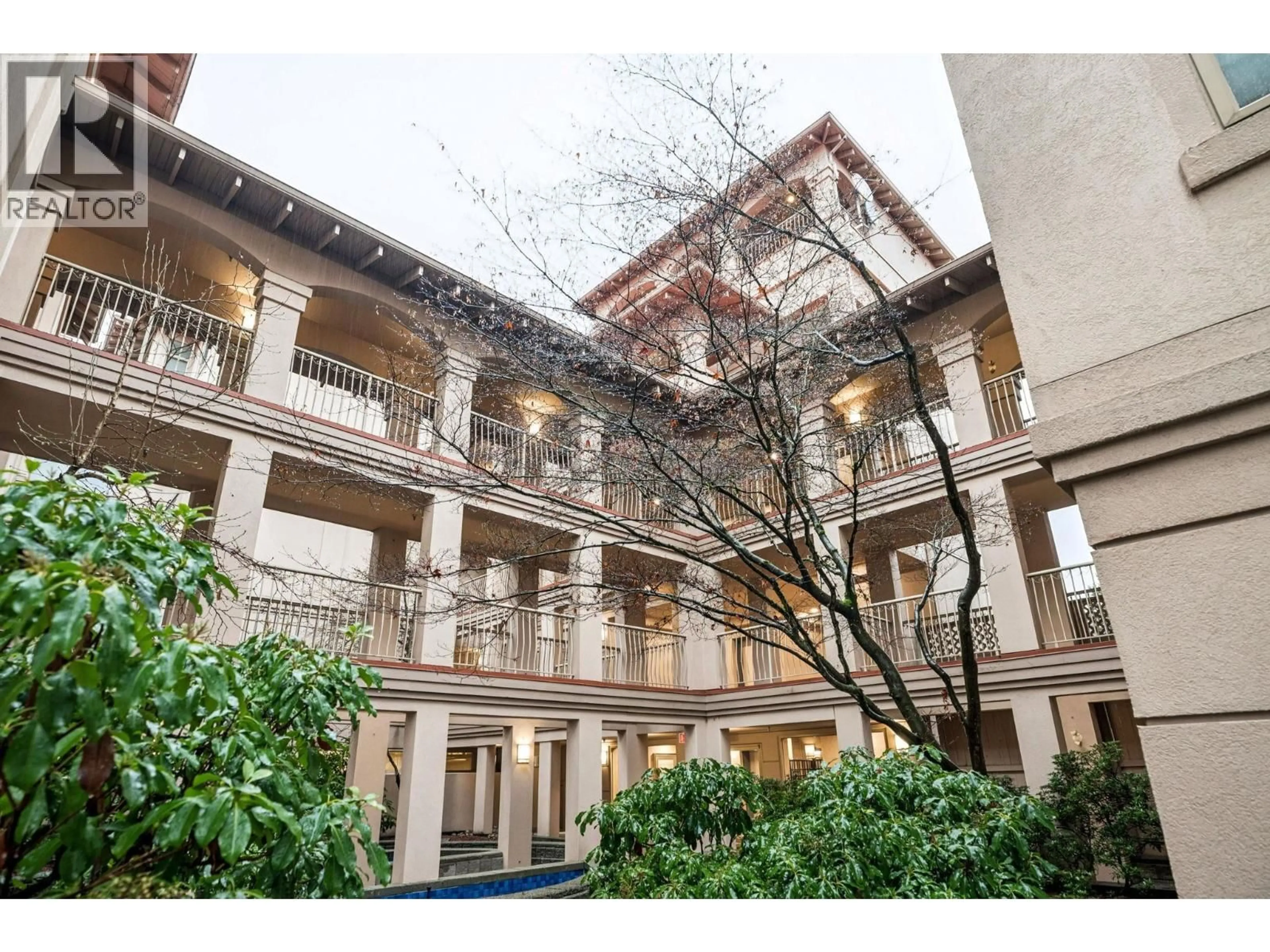 Indoor foyer for 208 - 3176 PLATEAU BOULEVARD, Coquitlam British Columbia V3E3J2