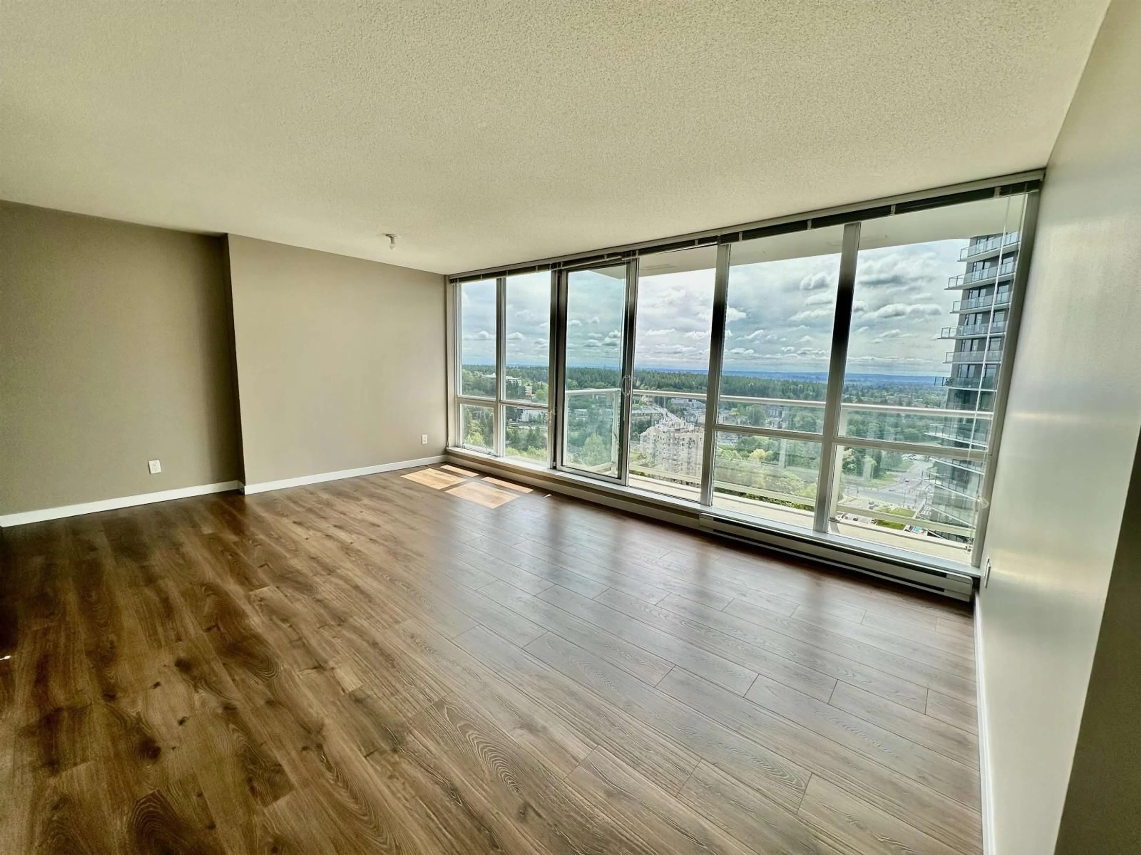 A pic of a room for 2805 - 9981 WHALLEY BOULEVARD, Surrey British Columbia V3T0G6