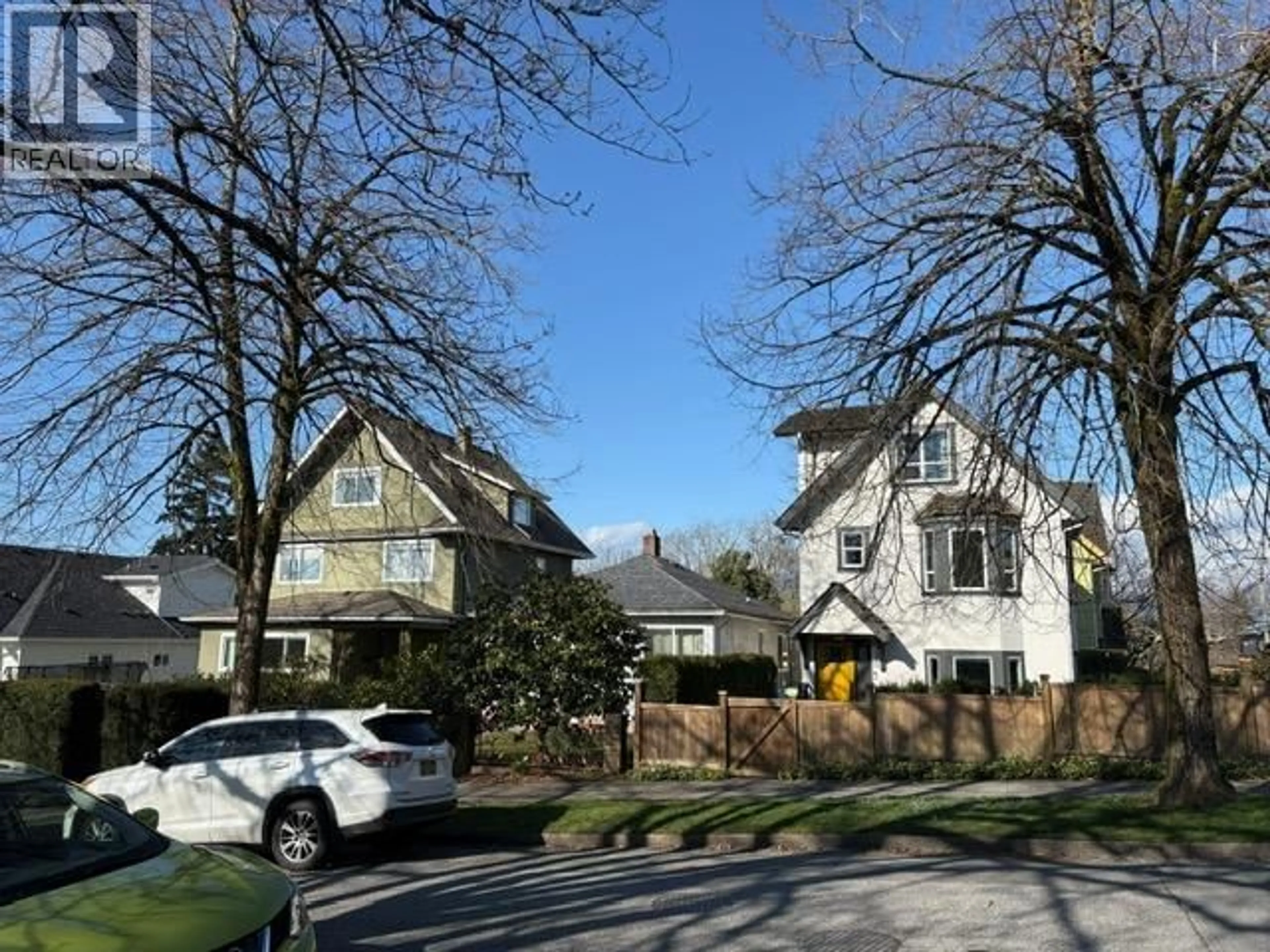 A pic from outside/outdoor area/front of a property/back of a property/a pic from drone, street for 2071 4TH AVENUE, Vancouver British Columbia V5N1K5