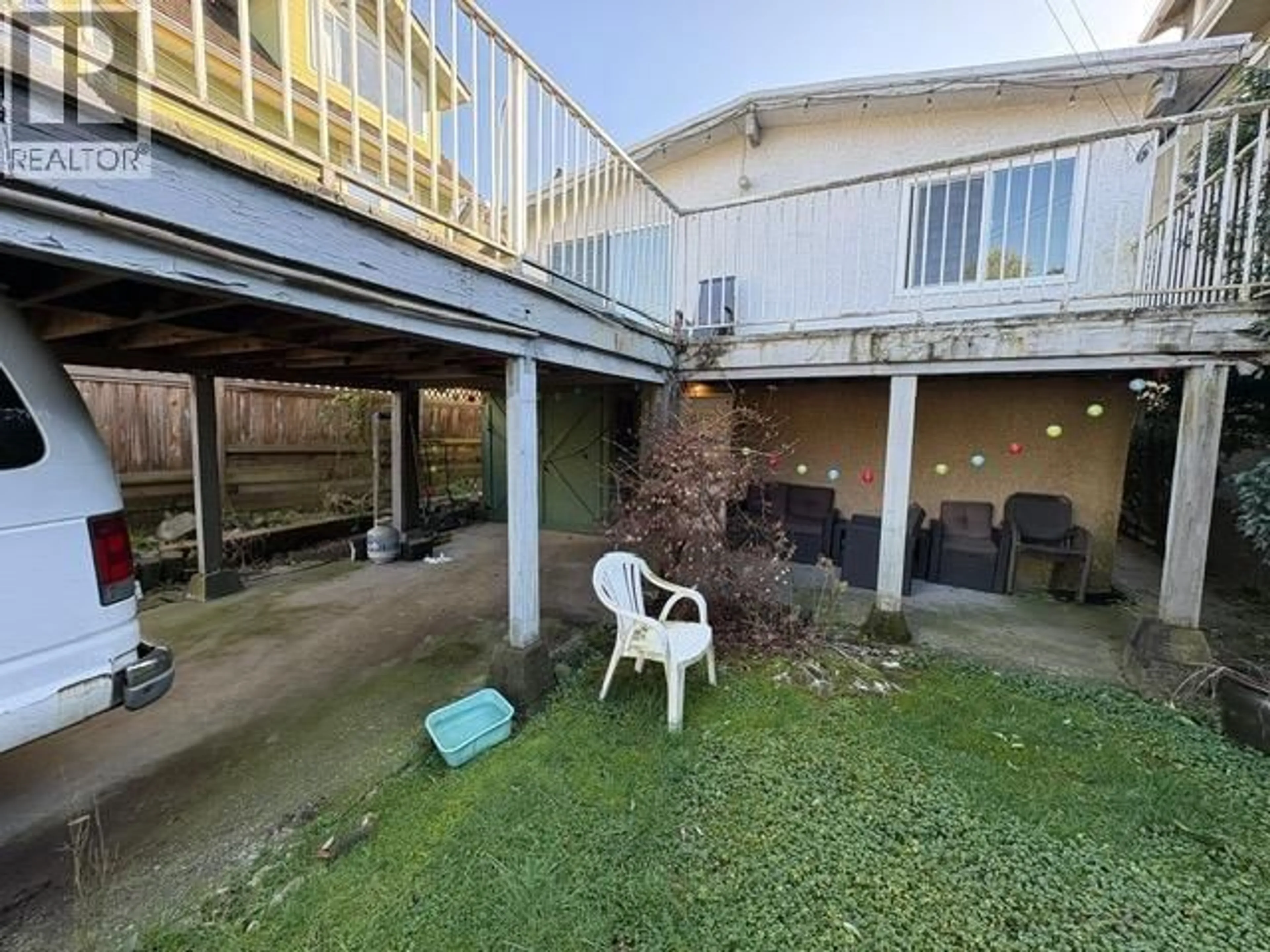 Patio, unknown for 2071 4TH AVENUE, Vancouver British Columbia V5N1K5