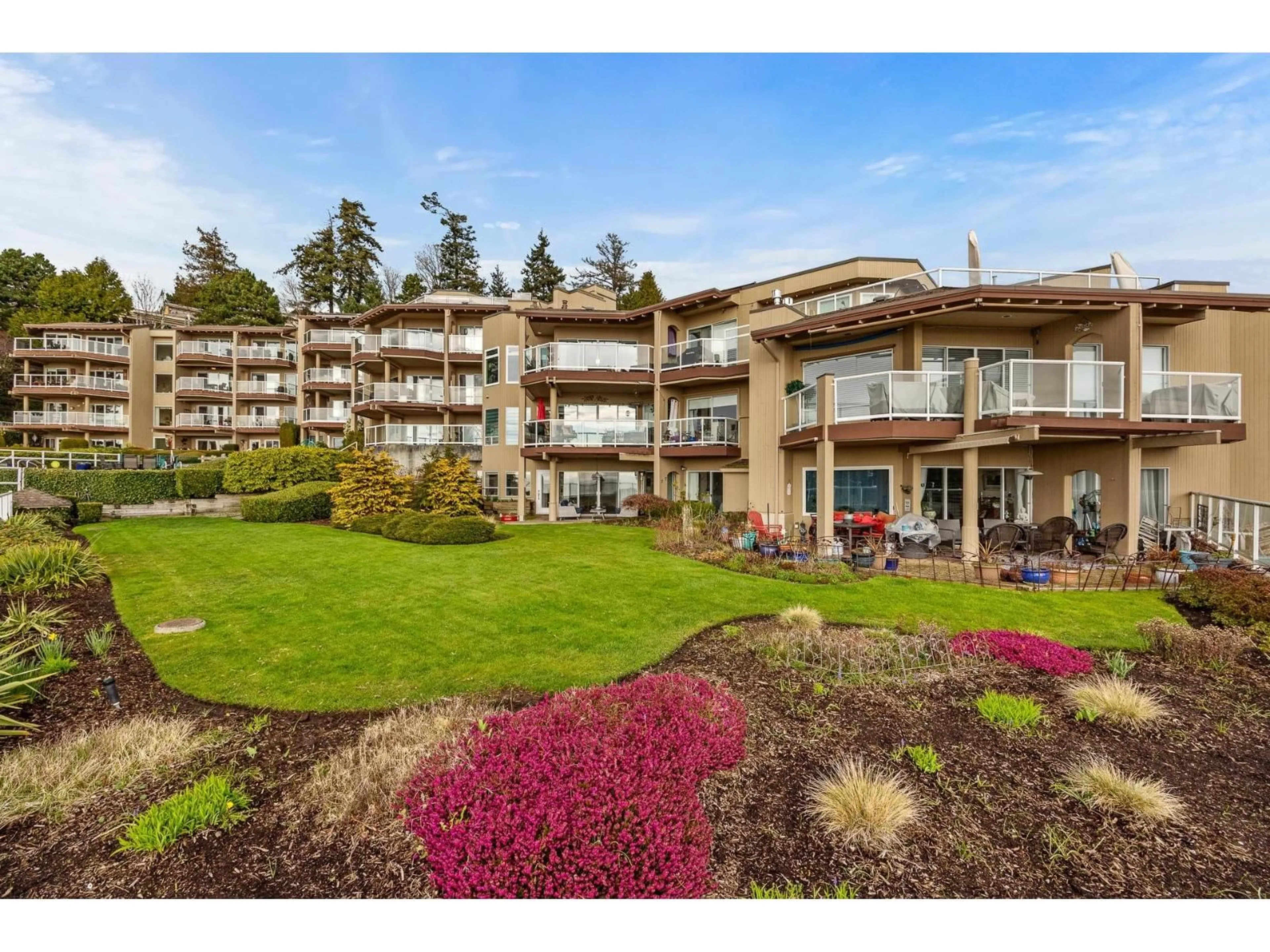 A pic from outside/outdoor area/front of a property/back of a property/a pic from drone, water/lake/river/ocean view for 102 - 15025 VICTORIA AVENUE, White Rock British Columbia V4B1G2