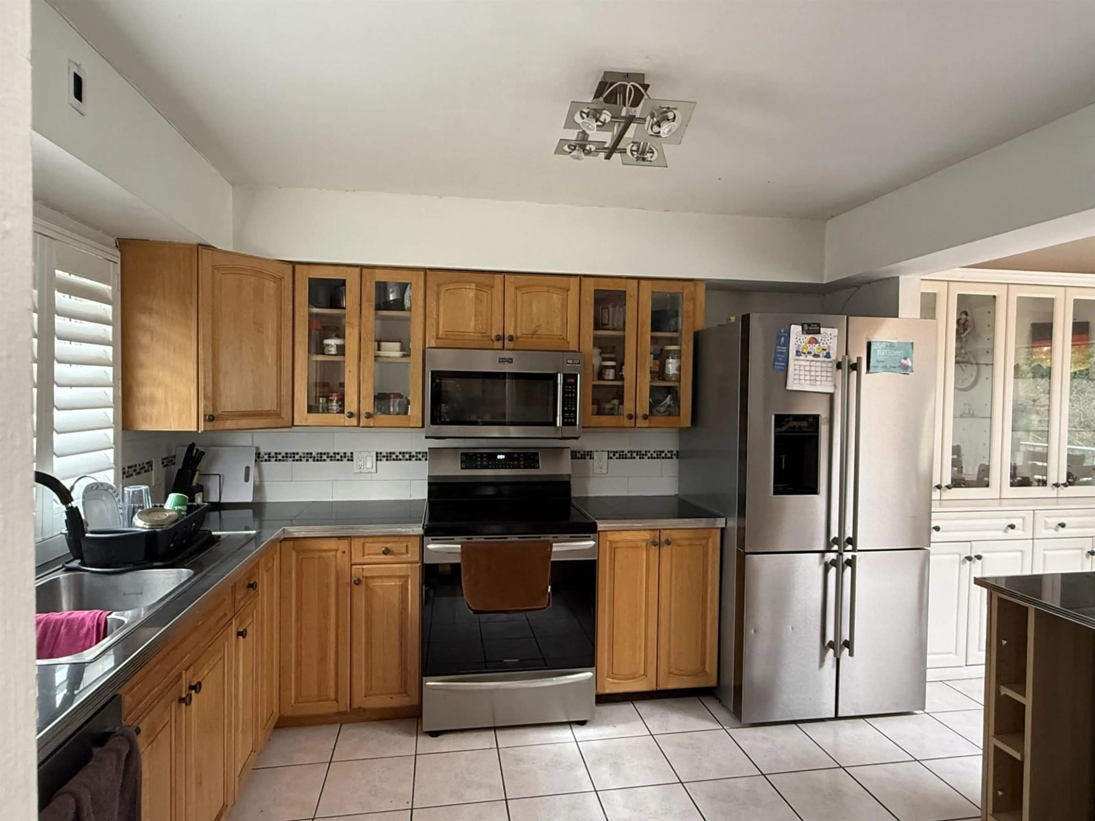 Standard kitchen, ceramic/tile floor for 13833 114 AVENUE, Surrey British Columbia V3R2L8