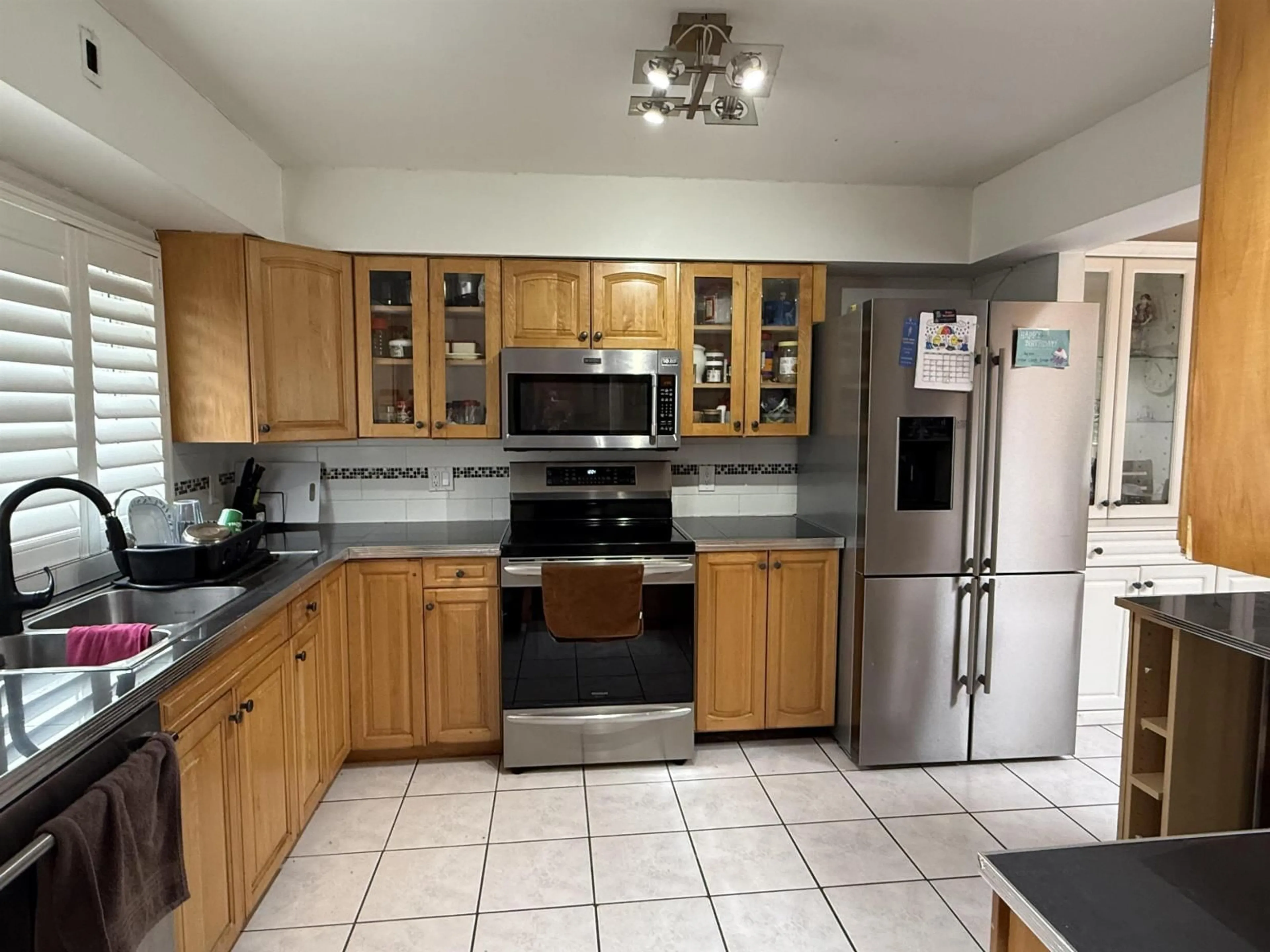 Standard kitchen, ceramic/tile floor for 13833 114 AVENUE, Surrey British Columbia V3R2L8