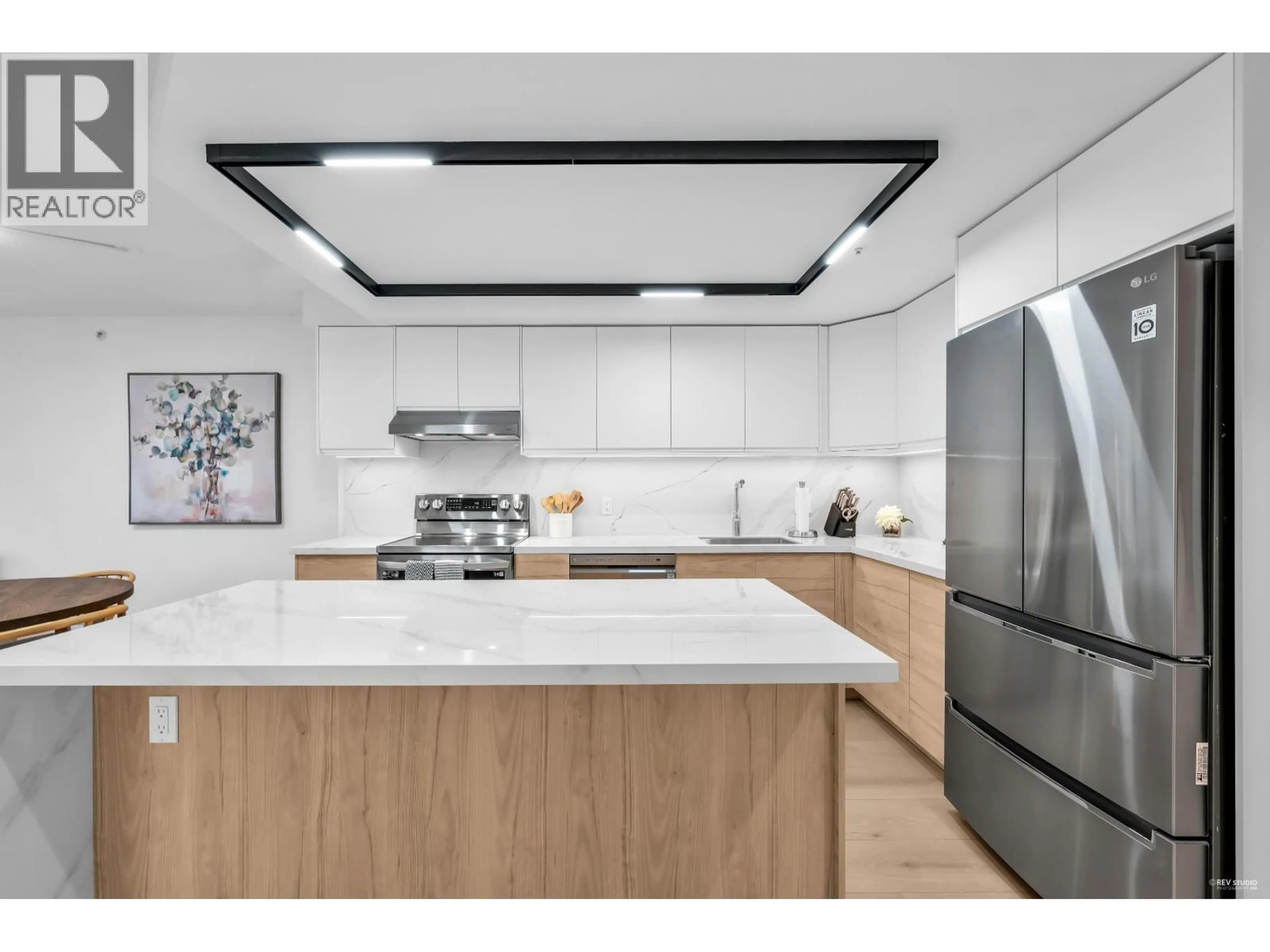 Contemporary kitchen, ceramic/tile floor for 910 - 1050 BURRARD STREET, Vancouver British Columbia V6Z2S3