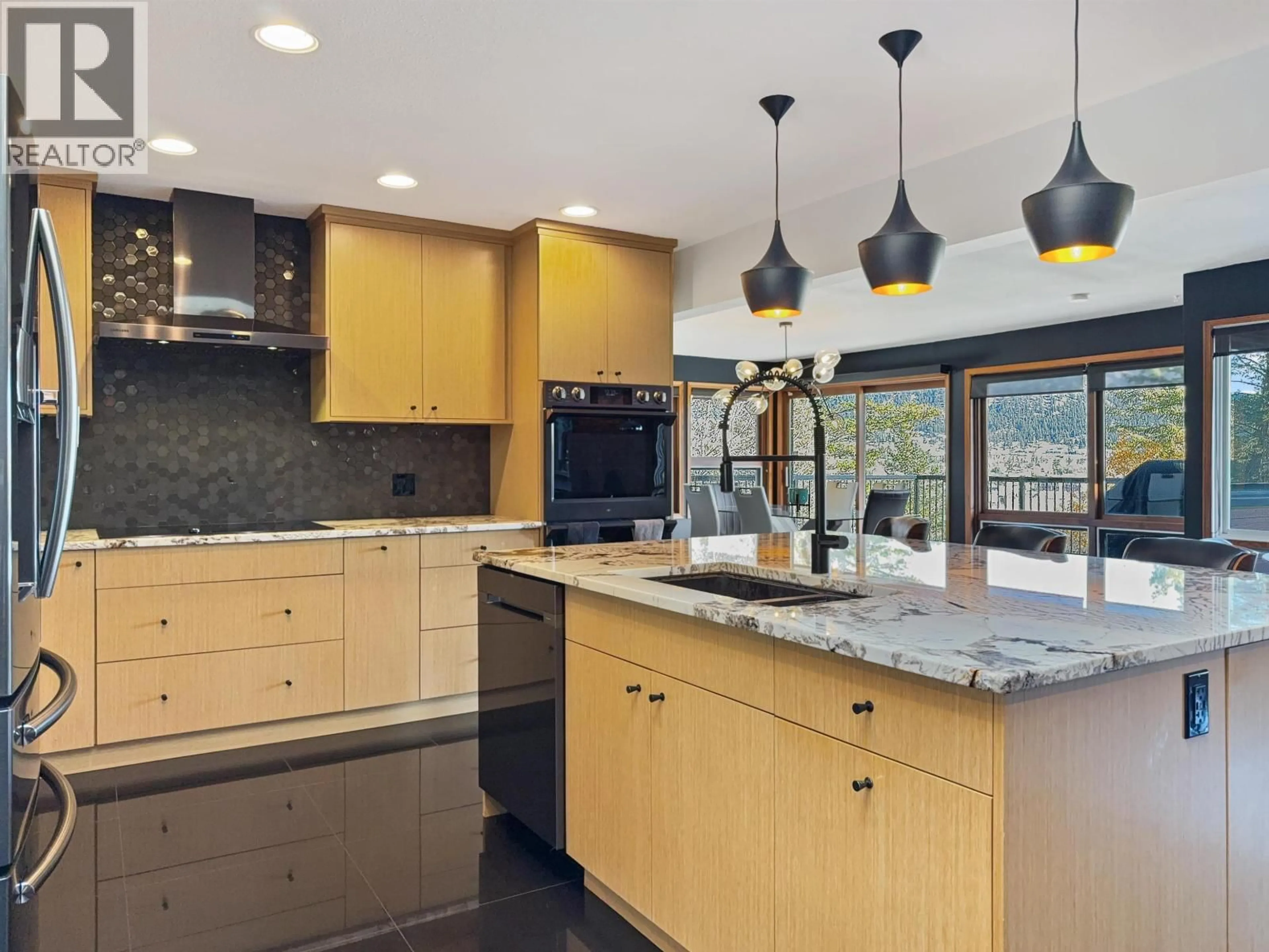 Contemporary kitchen, unknown for 154 COUNTRY CLUB BOULEVARD, Williams Lake British Columbia V2G3T2