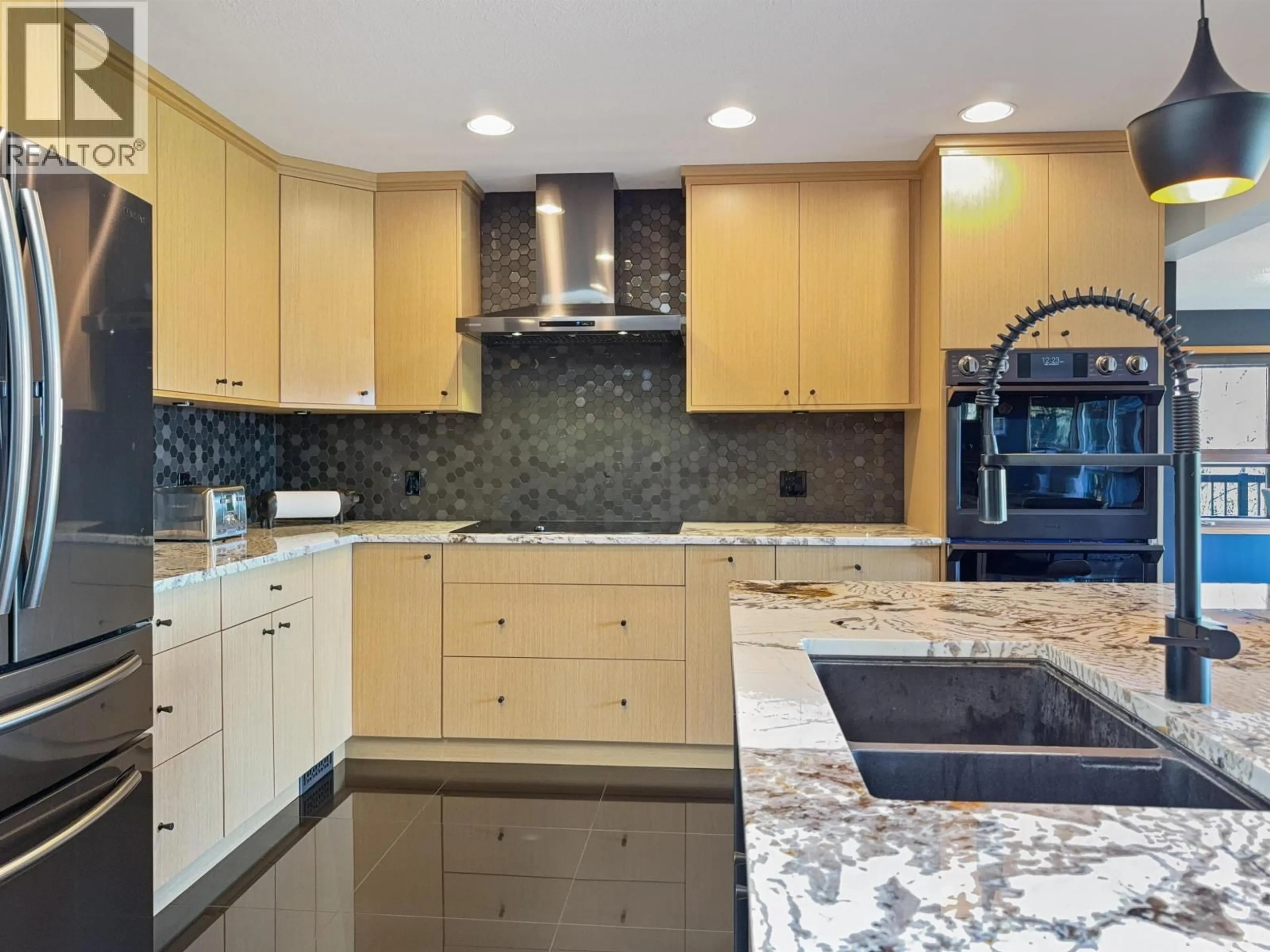 Contemporary kitchen, ceramic/tile floor for 154 COUNTRY CLUB BOULEVARD, Williams Lake British Columbia V2G3T2