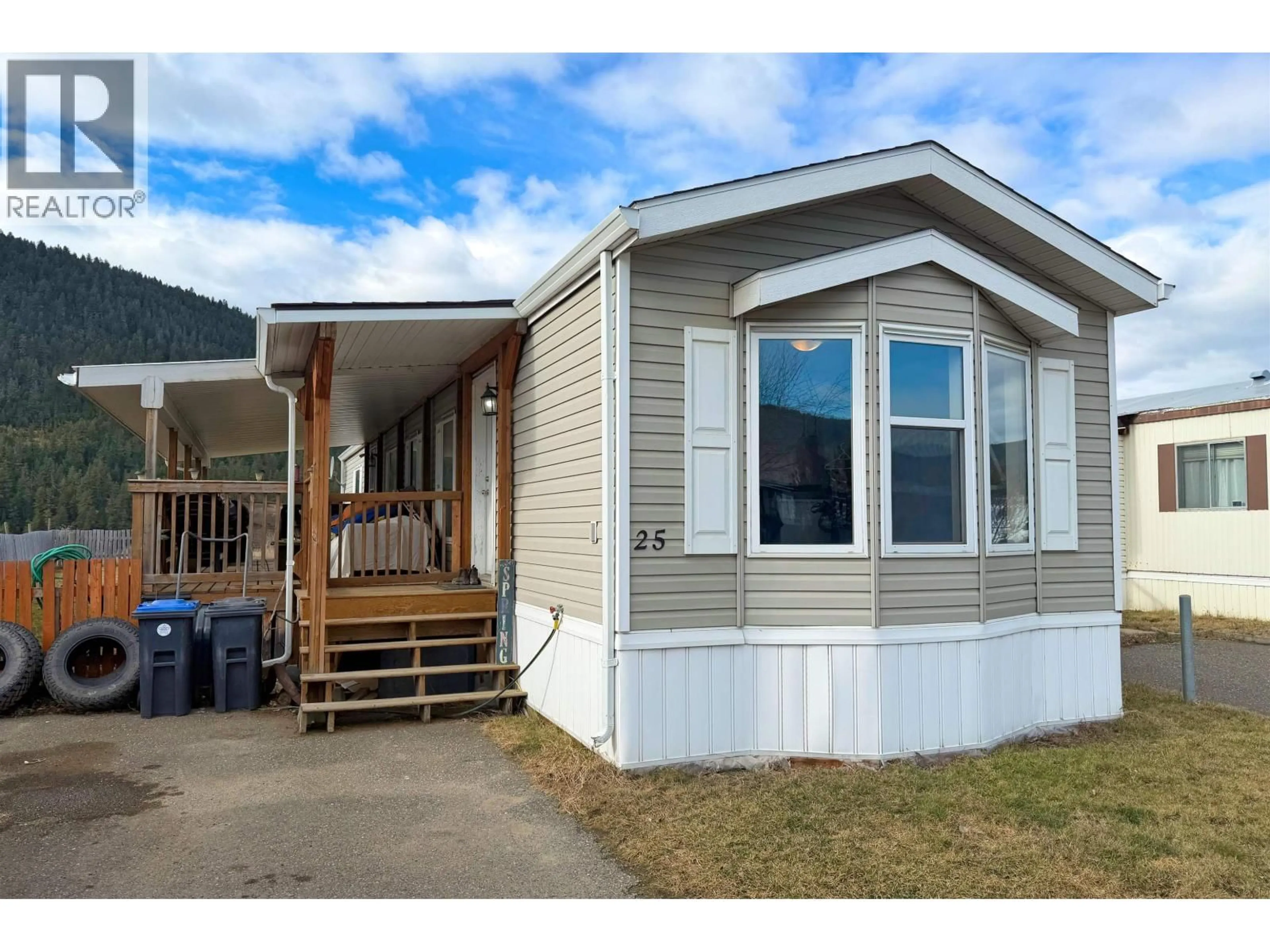 Home with vinyl exterior material, street for 25 - 3001 MACKENZIE AVENUE, Williams Lake British Columbia V2G3N9