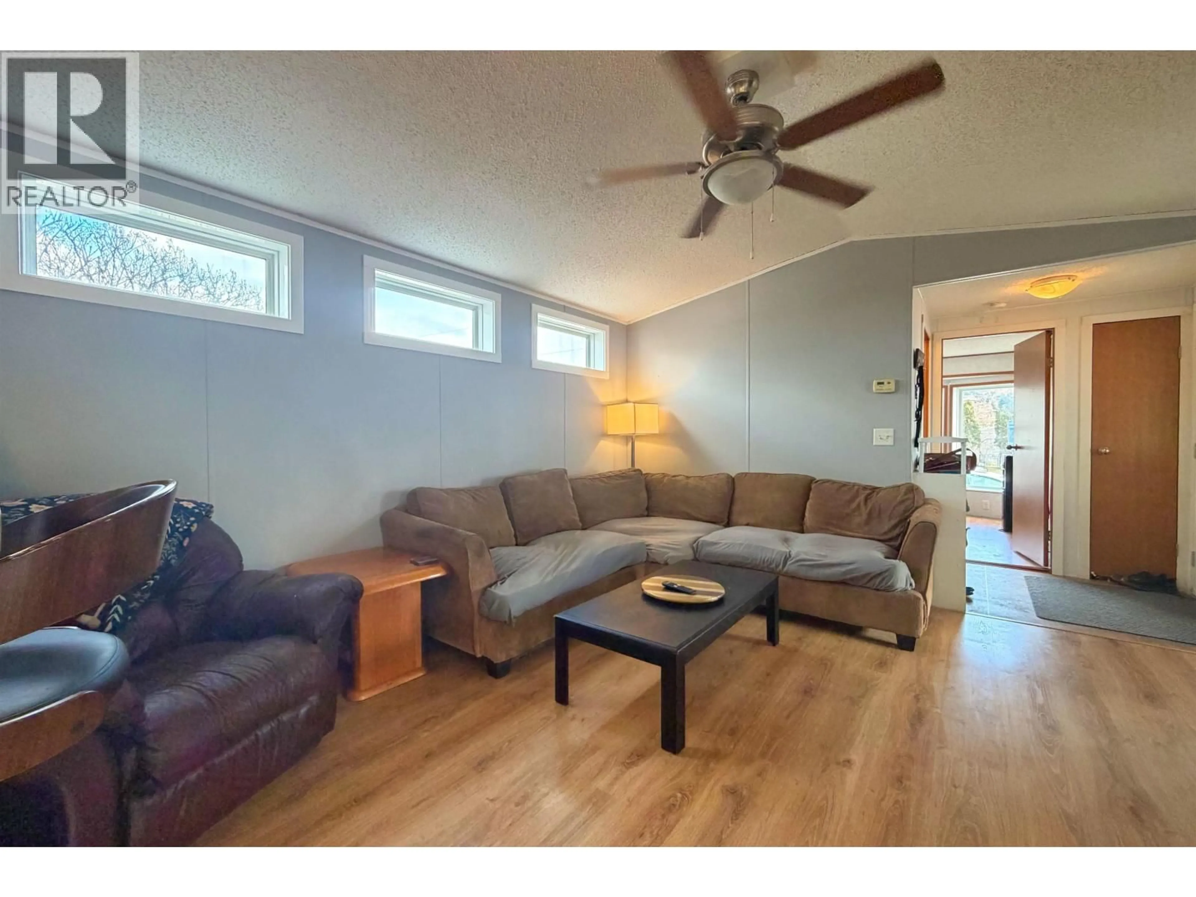Living room with furniture, wood/laminate floor for 25 - 3001 MACKENZIE AVENUE, Williams Lake British Columbia V2G3N9