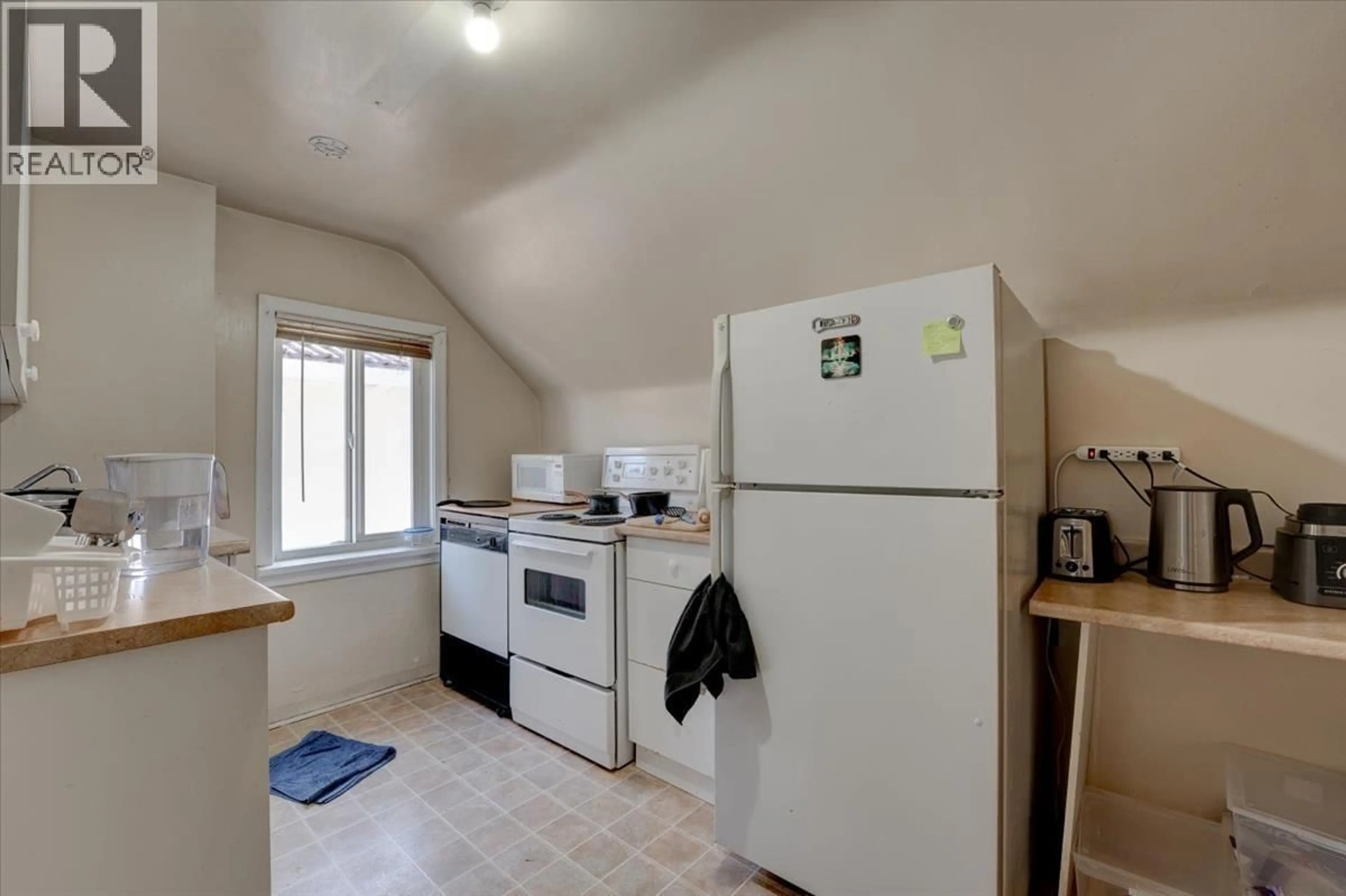 Standard kitchen, unknown for 155 54TH AVENUE, Vancouver British Columbia V5X1K7