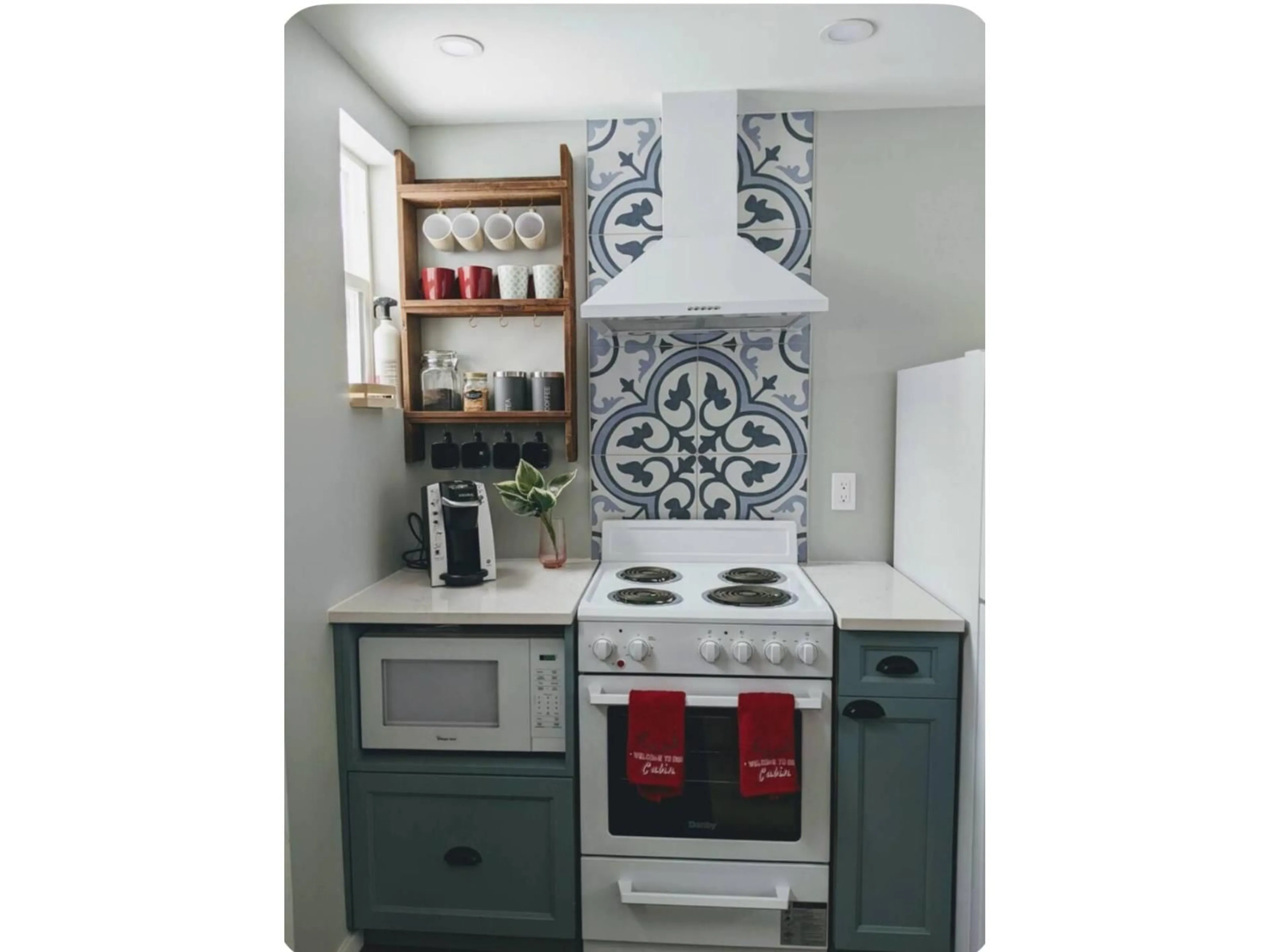 Standard kitchen, ceramic/tile floor for 46913 LAUREL PLACE, Mission British Columbia V0M1A1