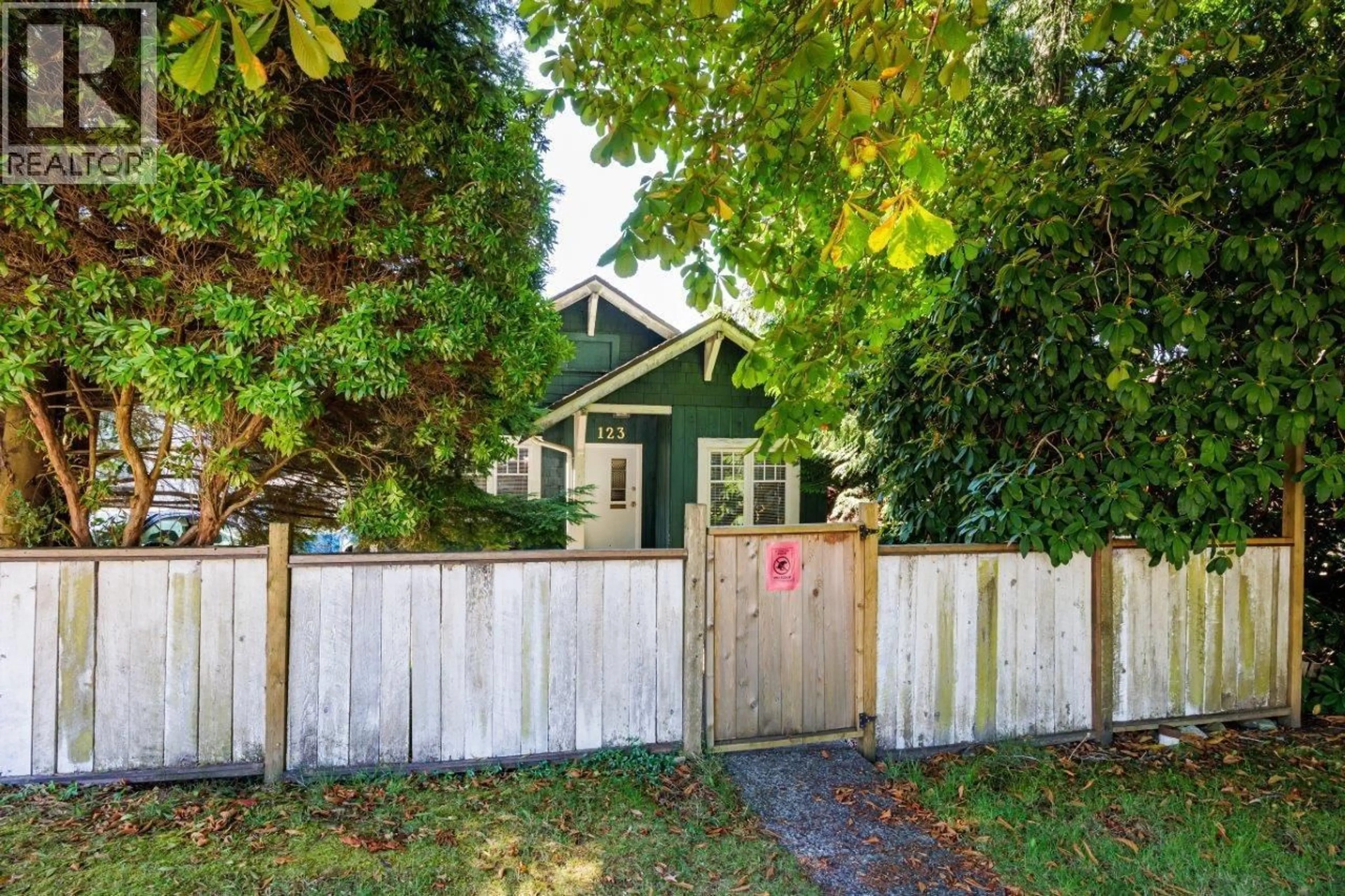 Unknown for 123 KINGS ROAD, North Vancouver British Columbia V7N1H4
