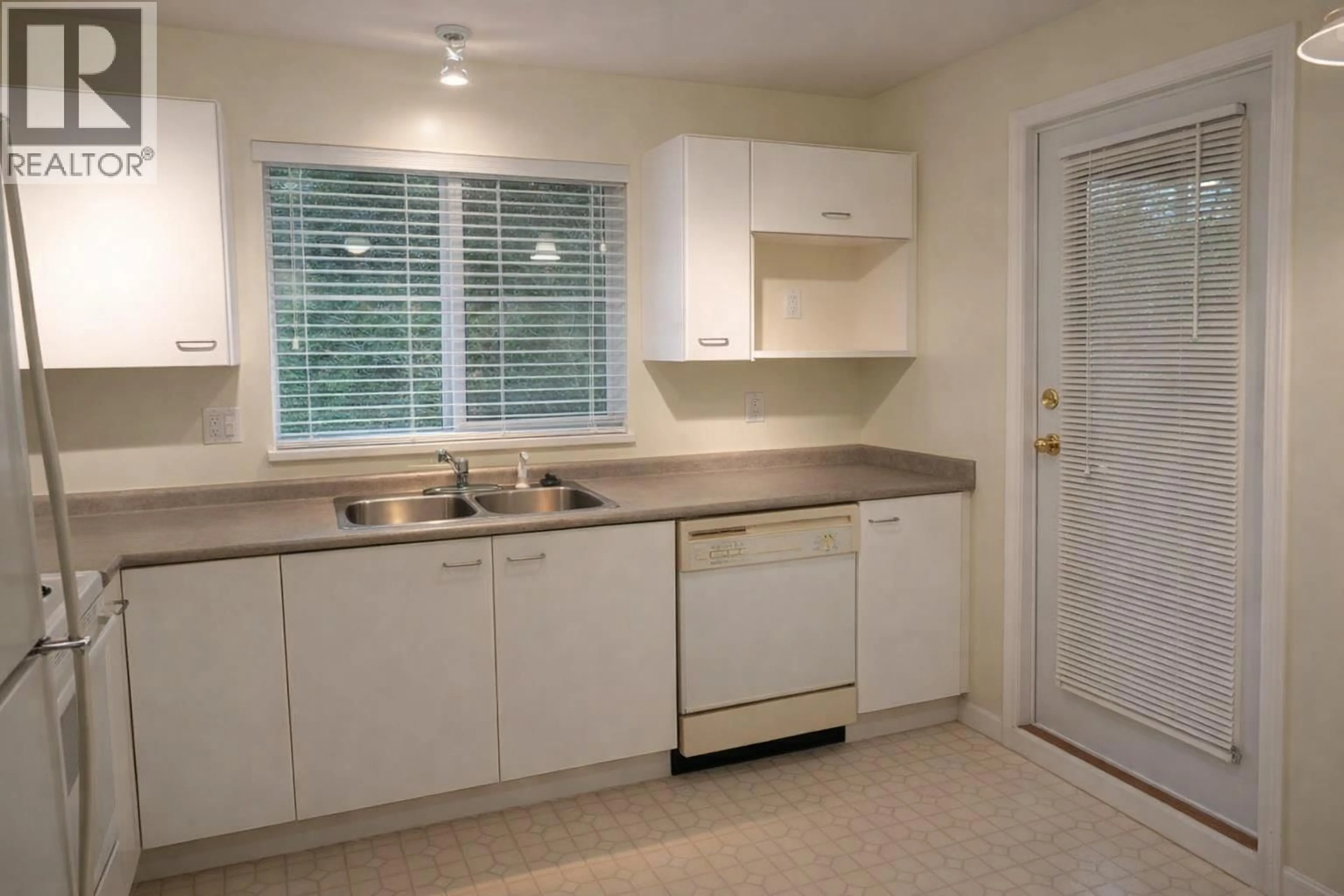 Standard kitchen, ceramic/tile floor for 215 - 1242 TOWN CENTRE BOULEVARD, Coquitlam British Columbia V3B7R6