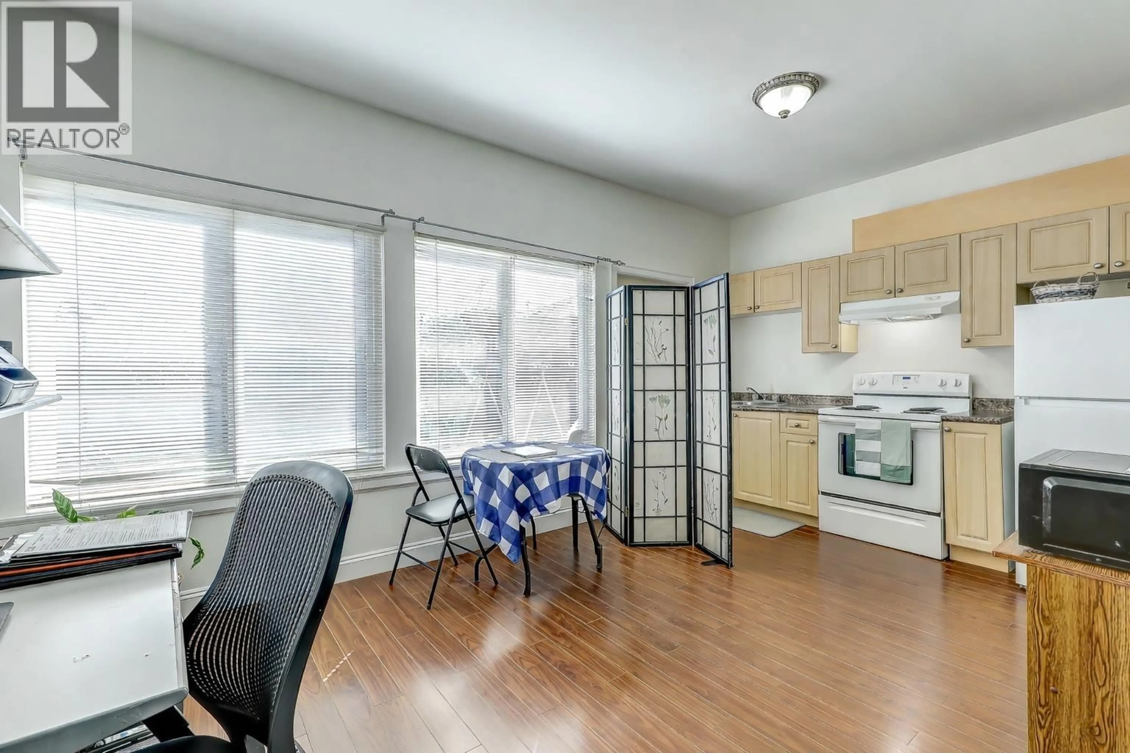 A pic of a room for 7448 17TH AVE AVENUE, Burnaby British Columbia V3N1L4