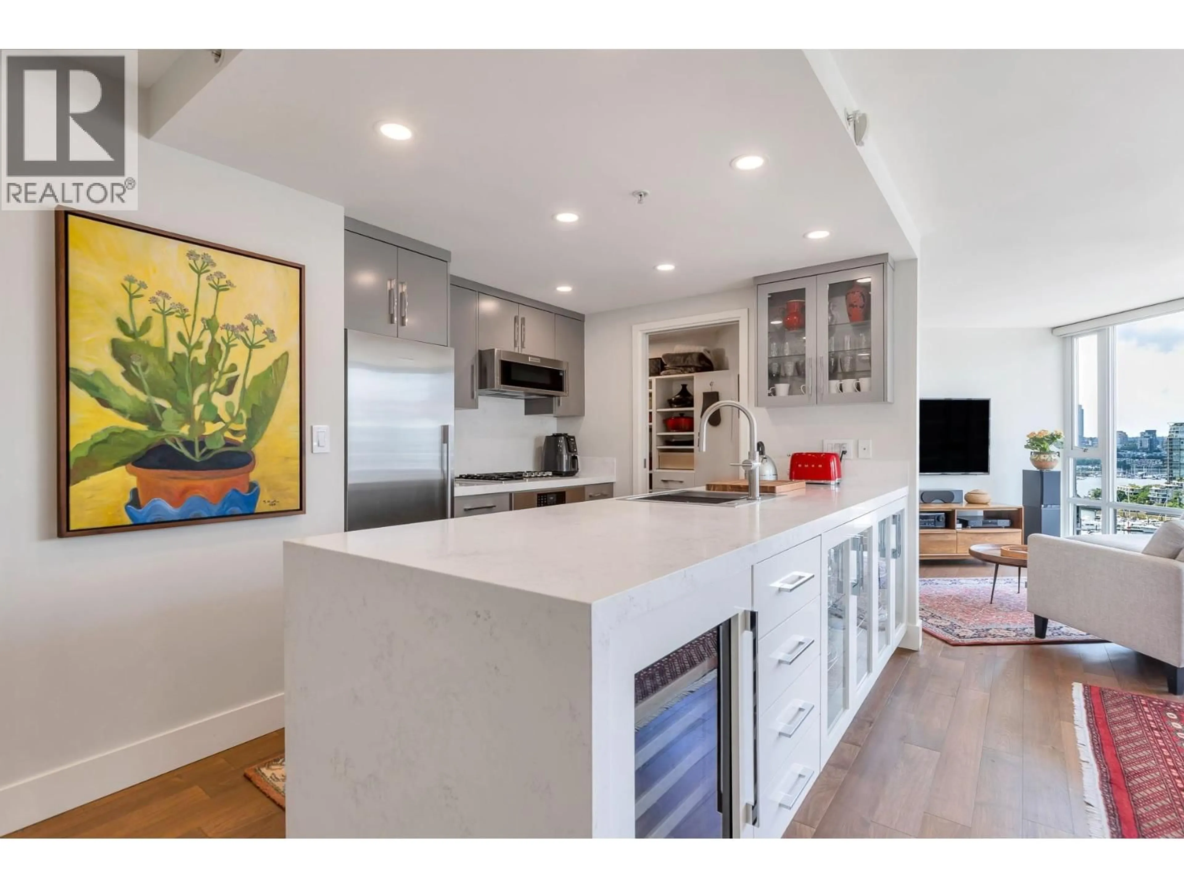 Open concept kitchen, unknown for 2007 - 918 COOPERAGE WAY, Vancouver British Columbia V6B0A7