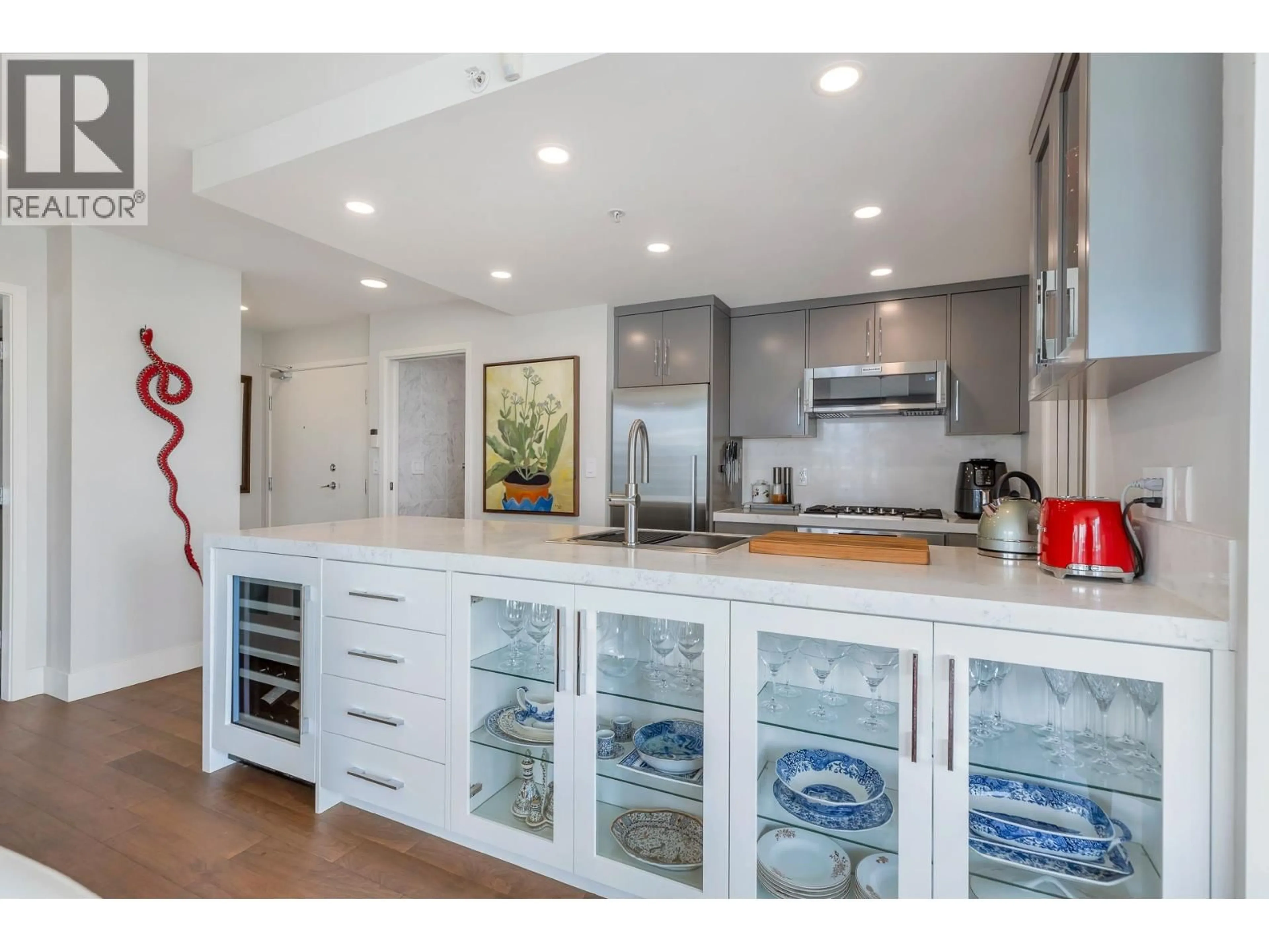 Contemporary kitchen, ceramic/tile floor for 2007 - 918 COOPERAGE WAY, Vancouver British Columbia V6B0A7