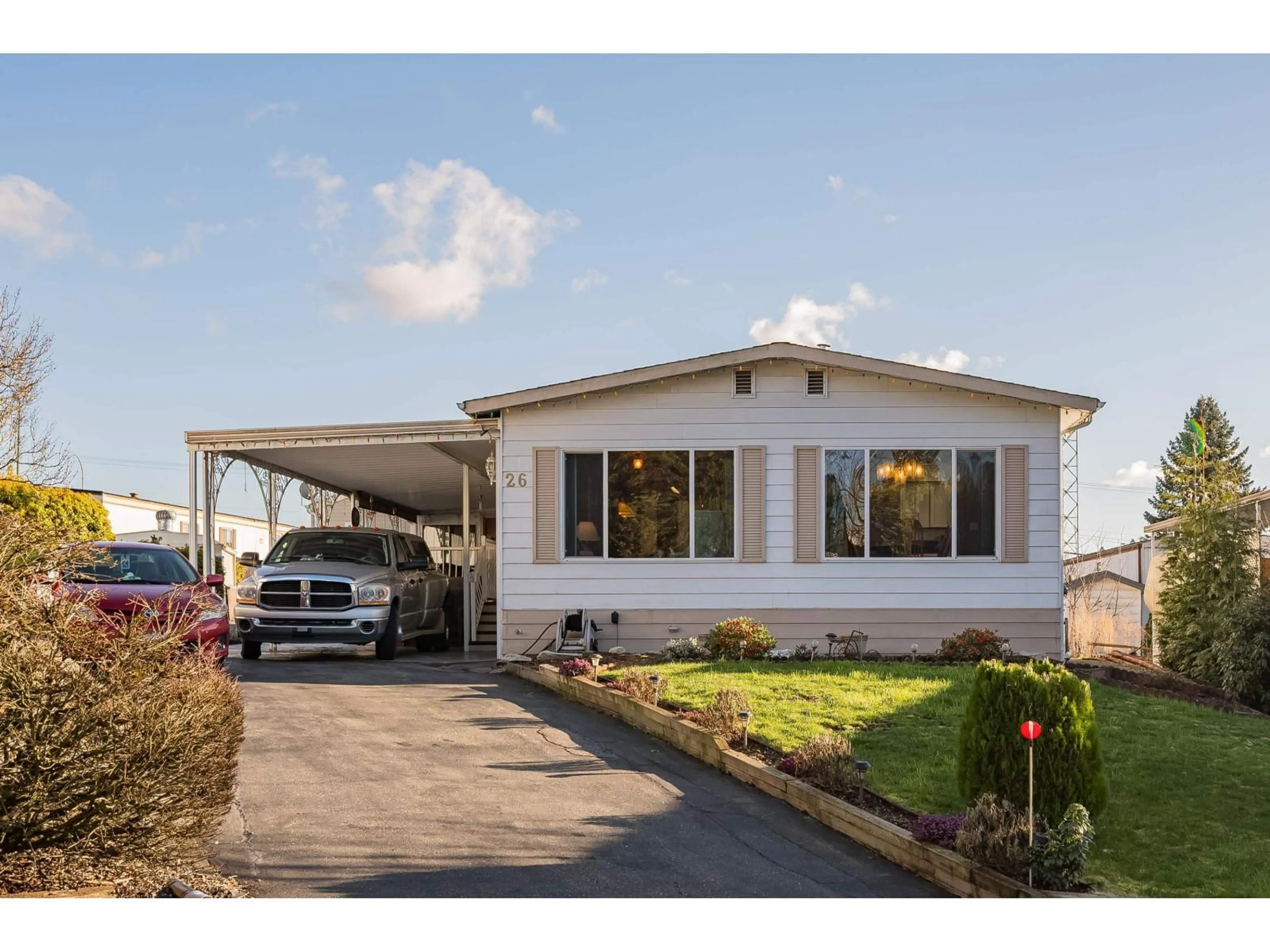 Home with vinyl exterior material, street for 26 - 2035 MARTENS STREET, Abbotsford British Columbia V2T6M3