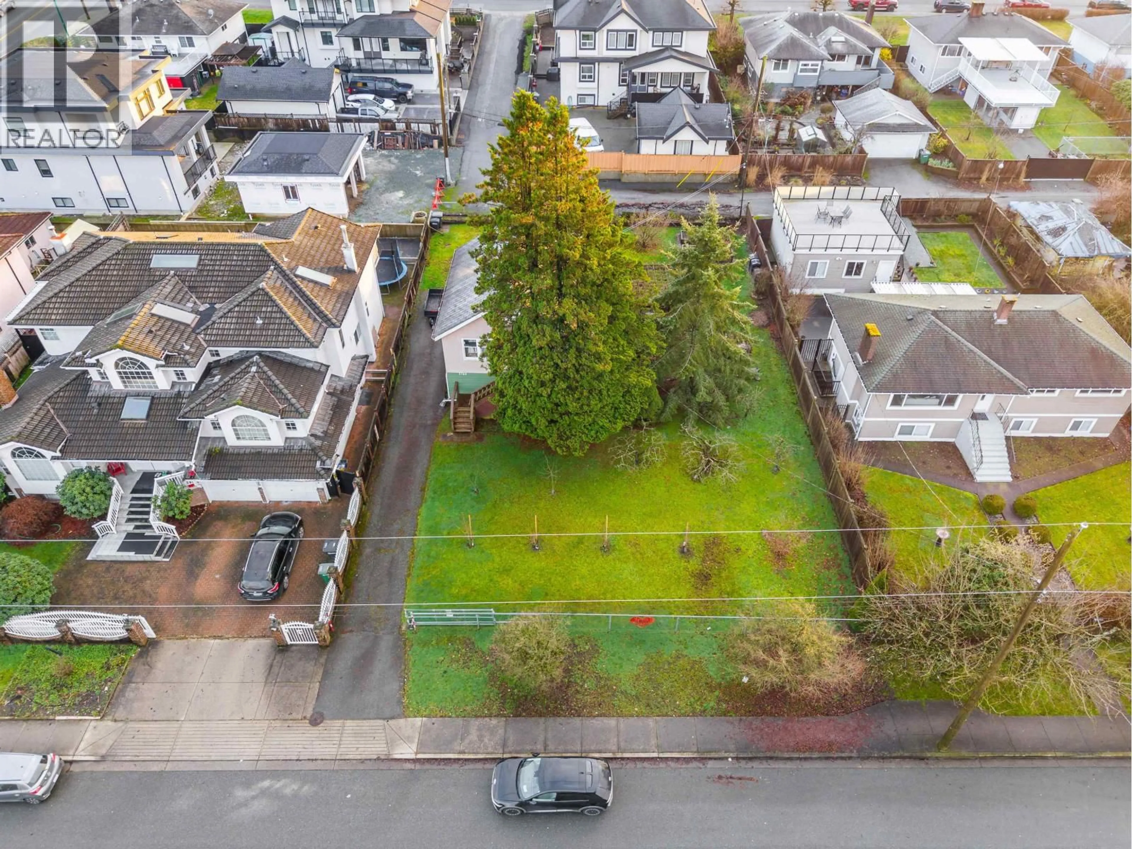 A pic from outside/outdoor area/front of a property/back of a property/a pic from drone, street for 3786 MOSCROP STREET, Burnaby British Columbia V5G2C8
