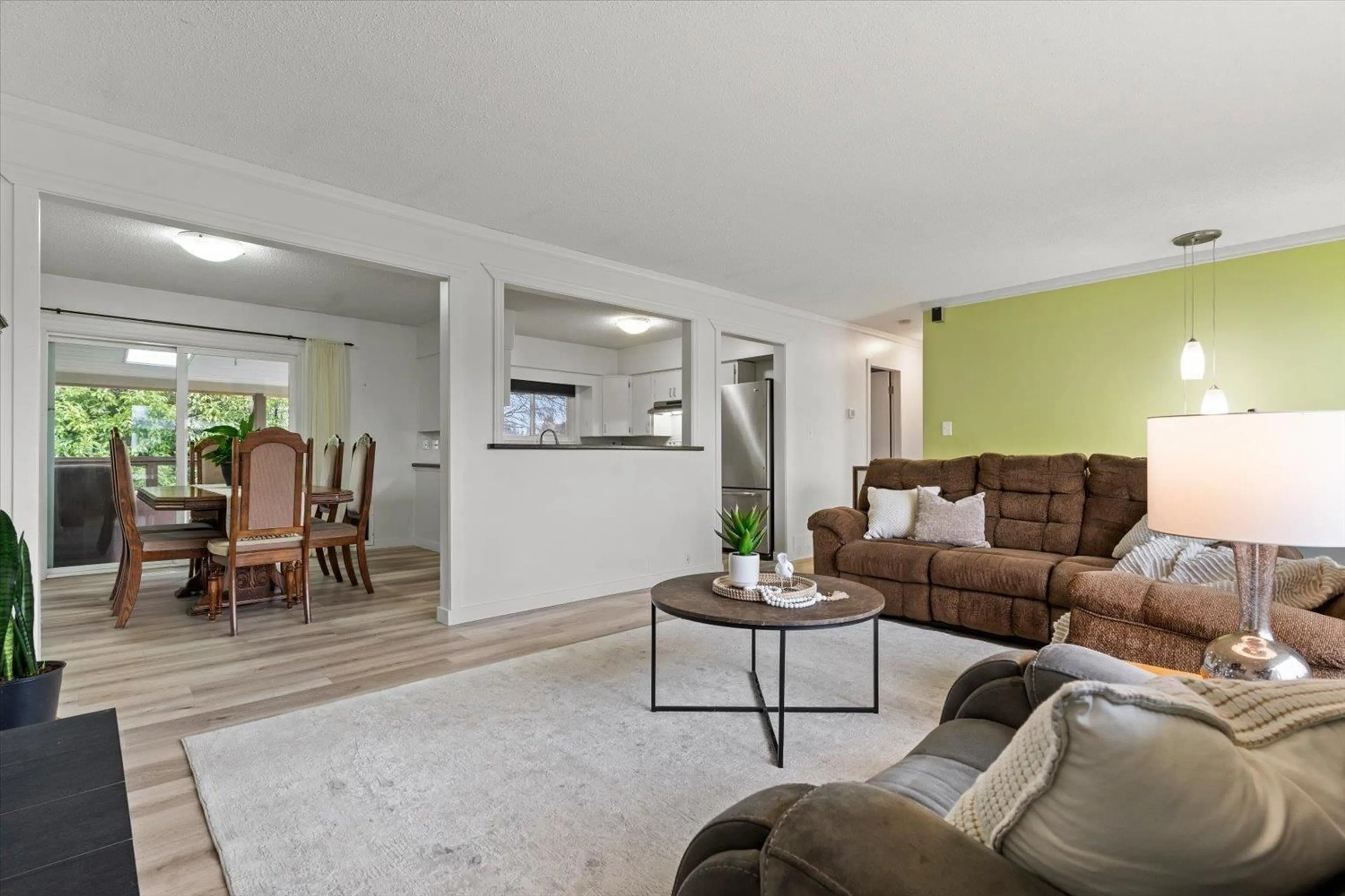 Living room with furniture, unknown for 46393 MARION AVENUE, Chilliwack British Columbia V2P3P6