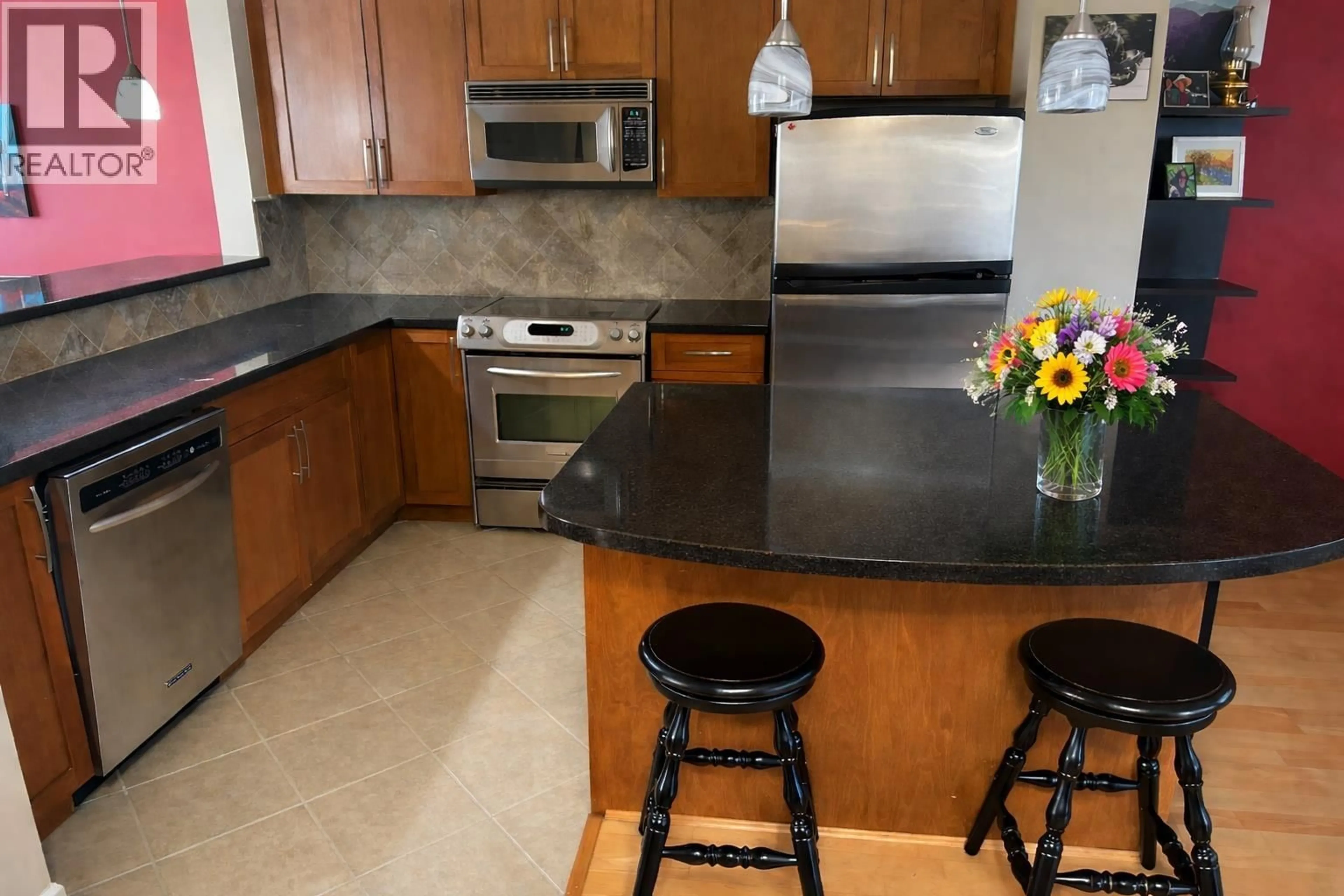 Standard kitchen, ceramic/tile floor for 36 - 40632 GOVERNMENT ROAD, Squamish British Columbia V8B0M7
