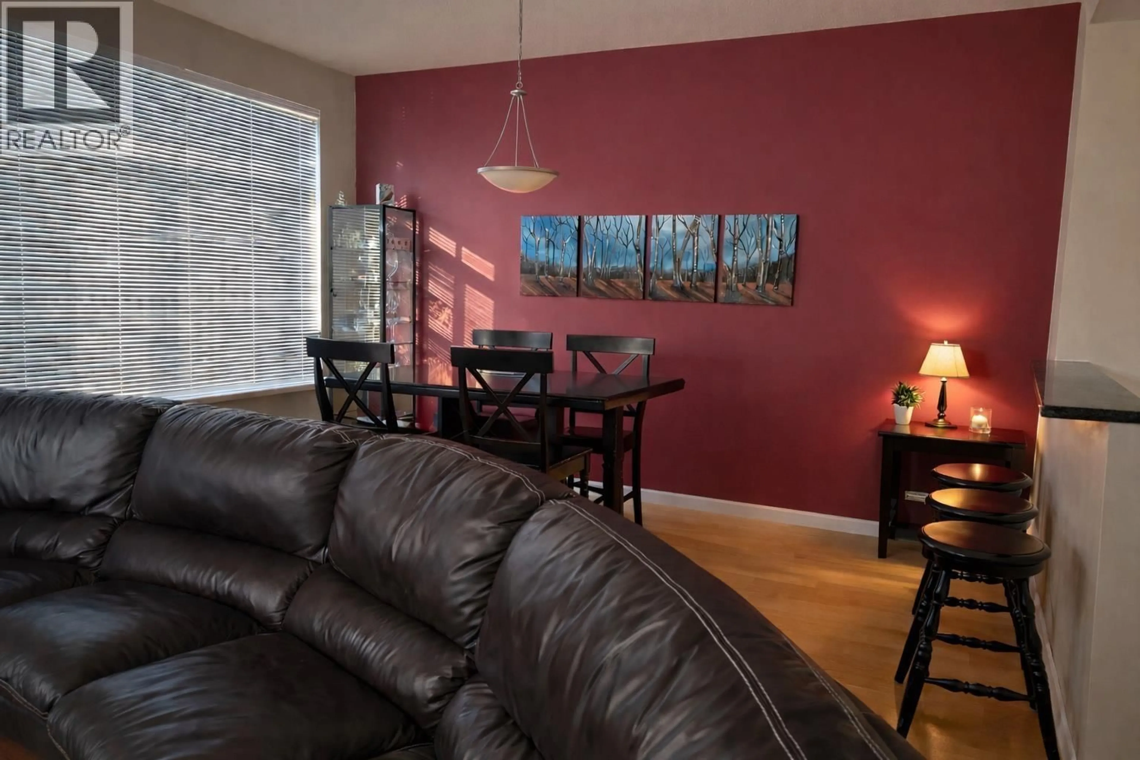 Living room with furniture, wood/laminate floor for 36 - 40632 GOVERNMENT ROAD, Squamish British Columbia V8B0M7