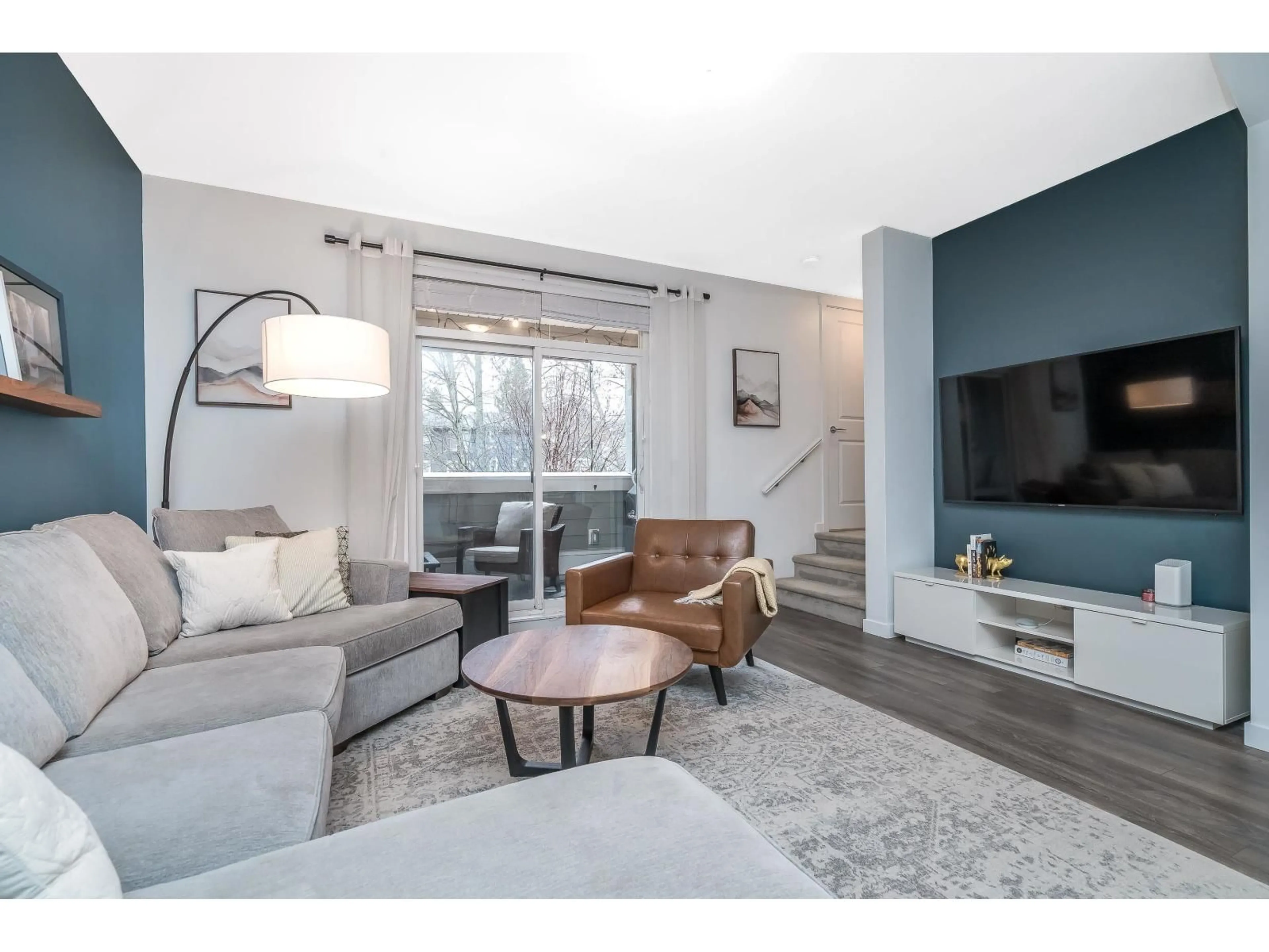 Living room with furniture, unknown for 35 - 16357 15 AVENUE, Surrey British Columbia V4A0C2