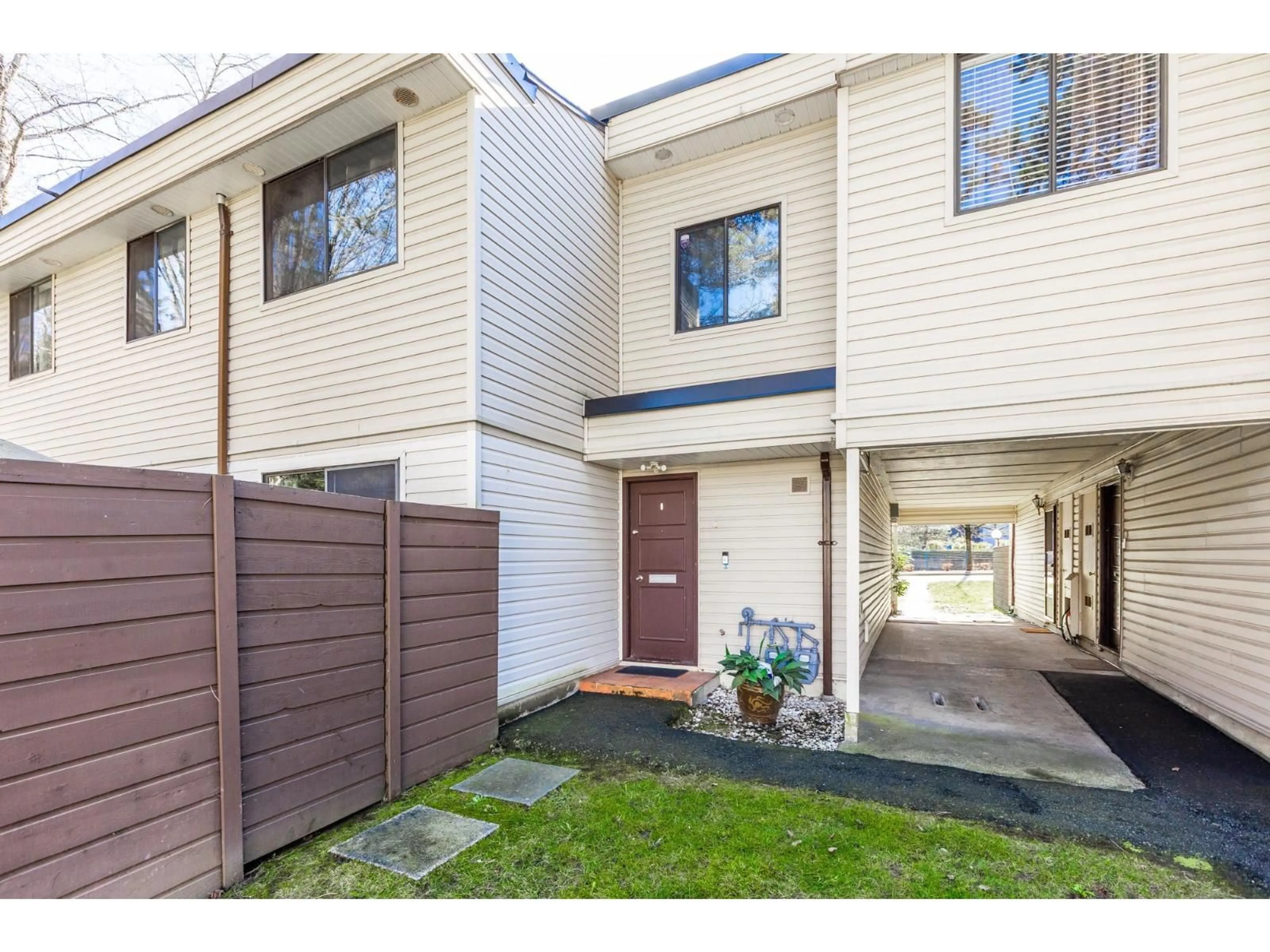 Unknown for 4 - 14171 104 AVENUE, Surrey British Columbia V3T1X6