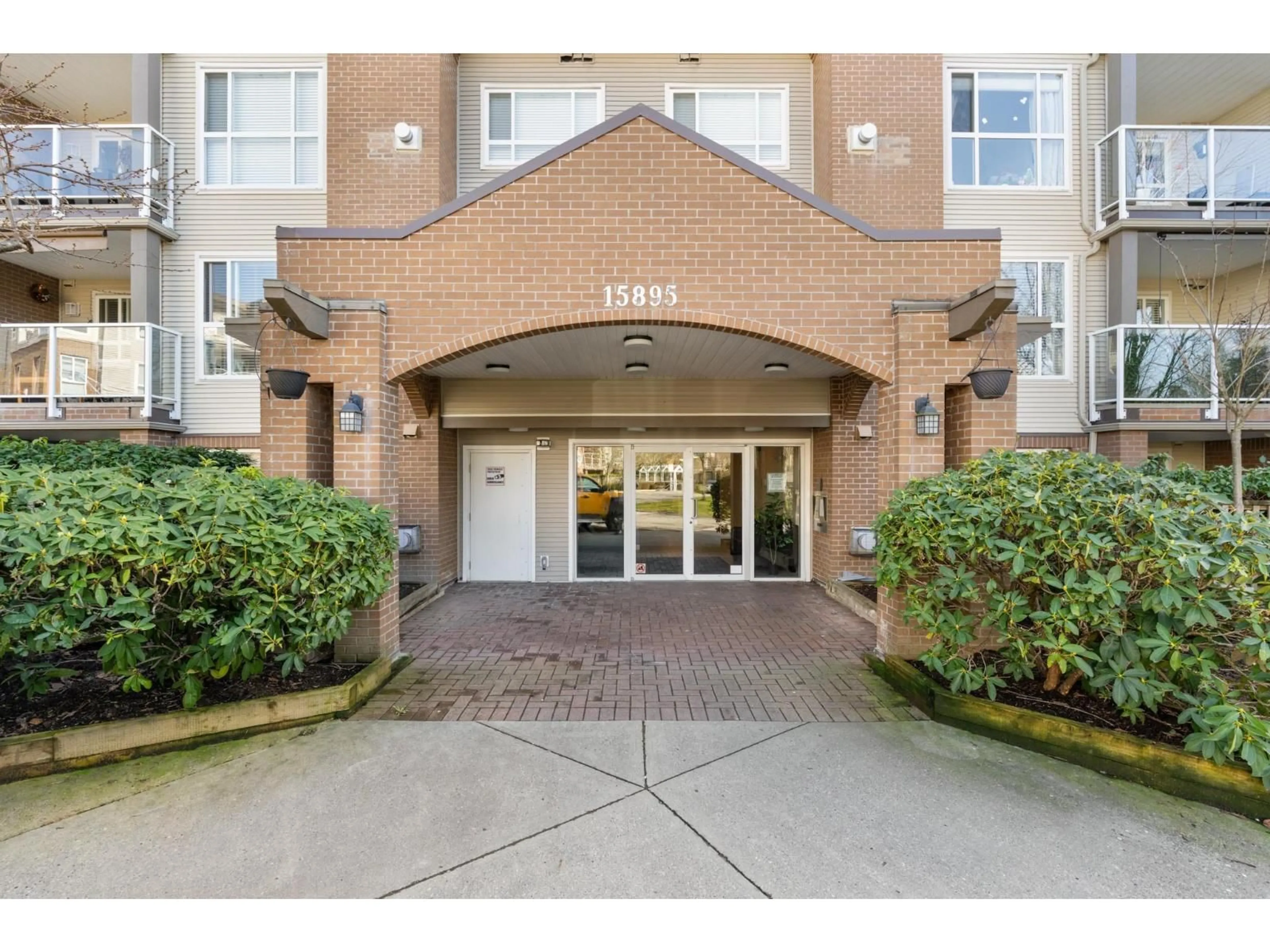 Indoor foyer for 308 - 15895 84 AVENUE, Surrey British Columbia V4N0W7