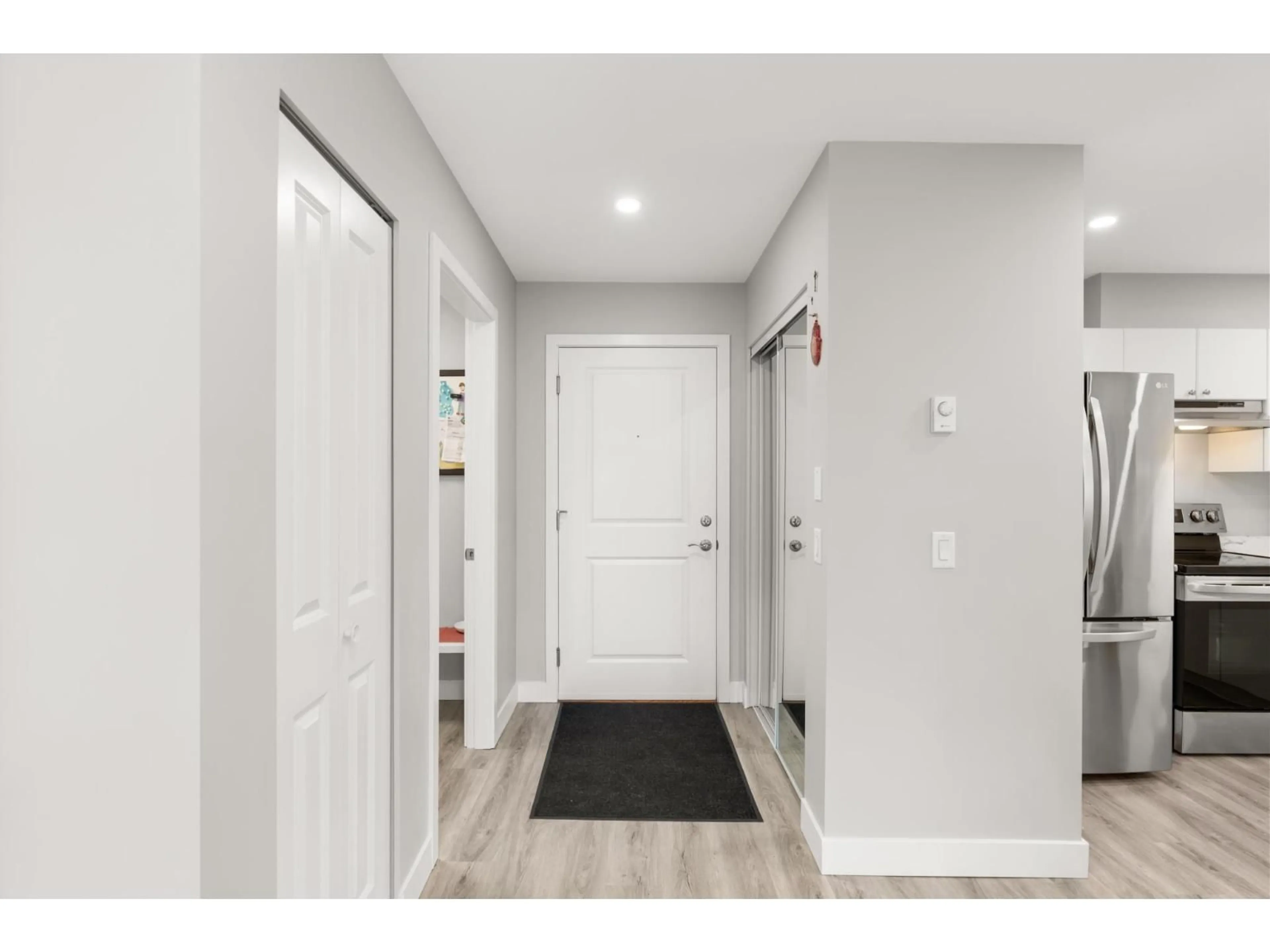 Indoor entryway for 308 - 15895 84 AVENUE, Surrey British Columbia V4N0W7