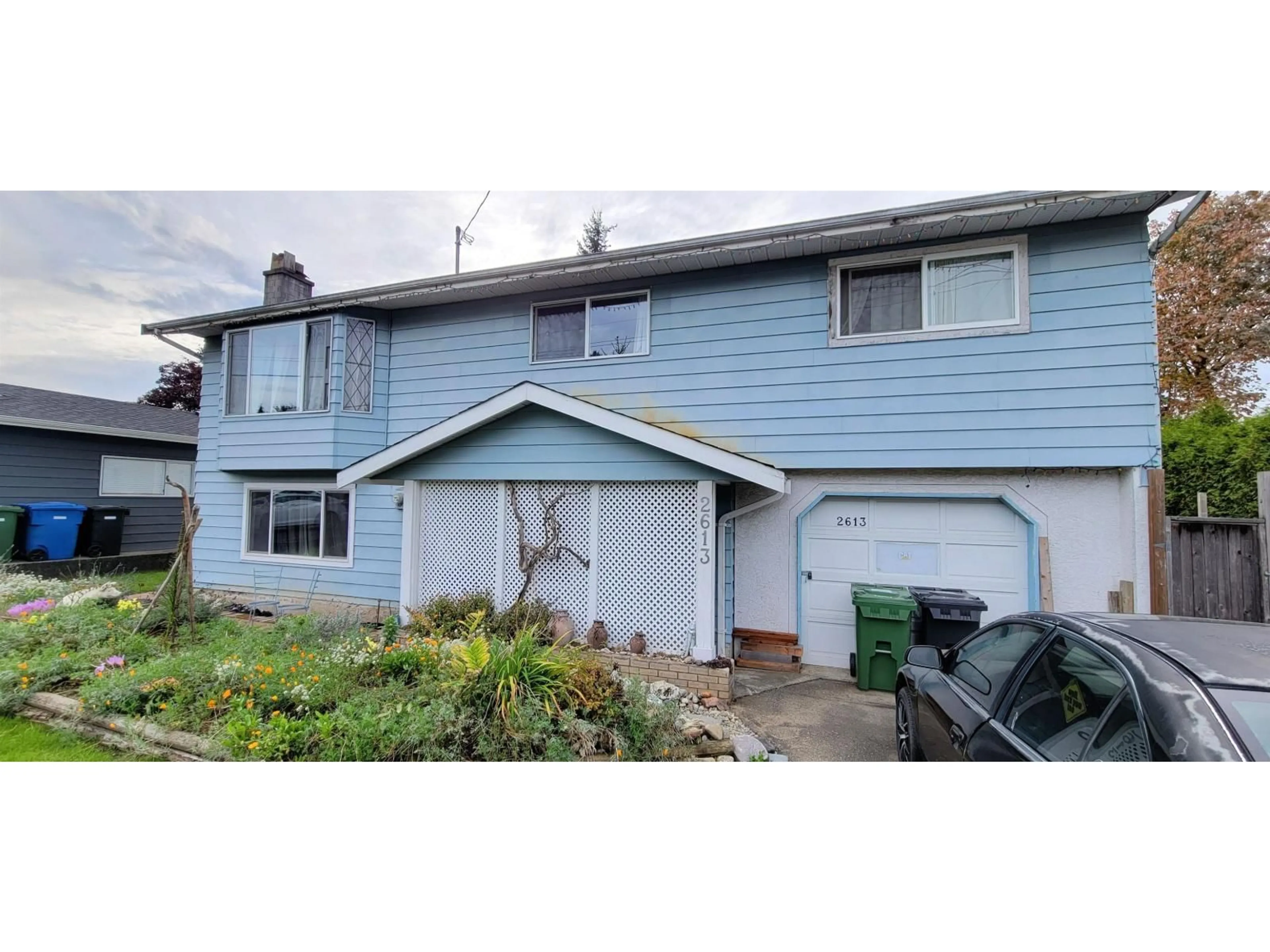 Home with vinyl exterior material, street for 2613 MOORLAND STREET, Abbotsford British Columbia V2T3V2