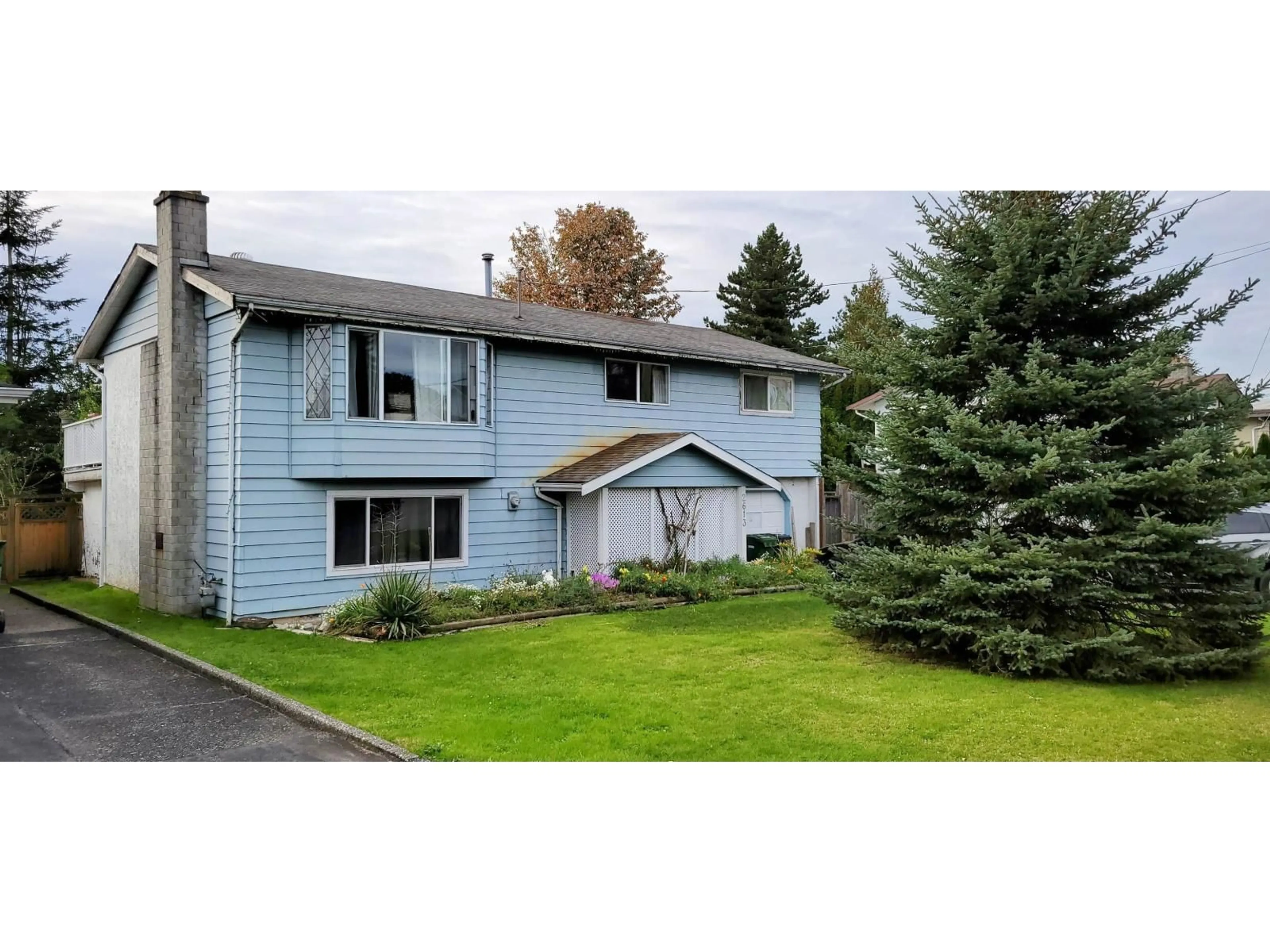 Home with vinyl exterior material, unknown for 2613 MOORLAND STREET, Abbotsford British Columbia V2T3V2